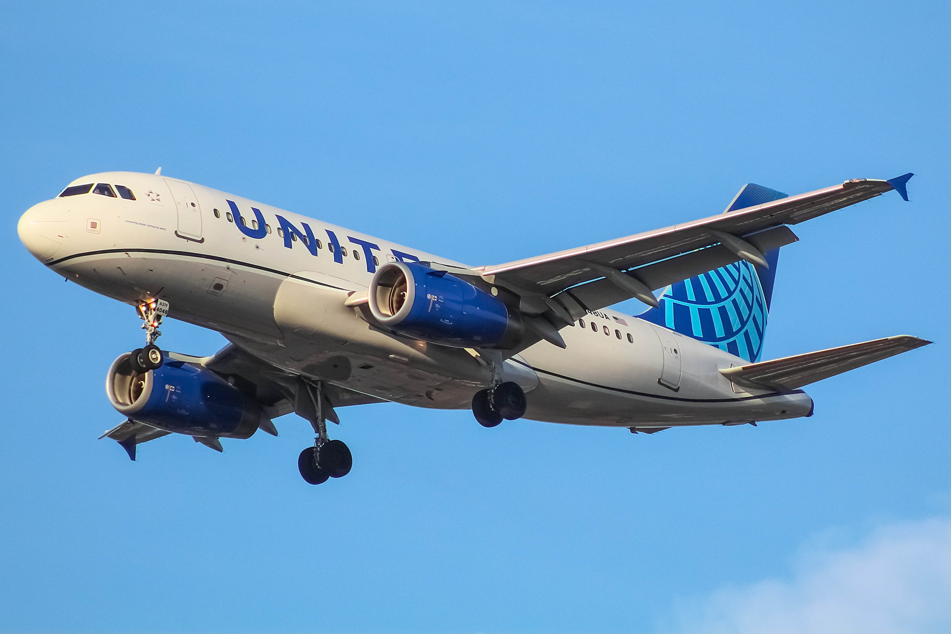 Full size: United Airlines Airbus A319 N848UA at Chicago O'Hare International Airport
