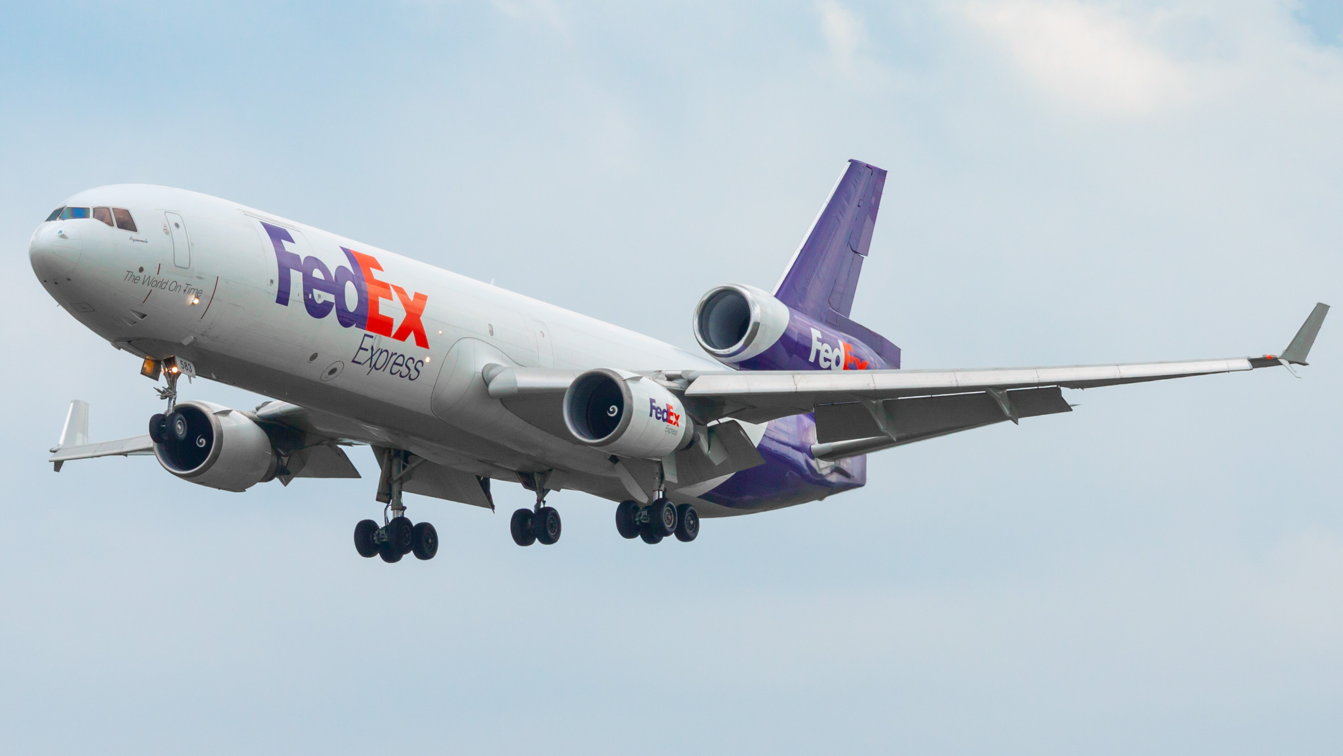 Full size: FedEx McDonnell Douglas MD-11F N583FE at Houston-George Bush Intercontinental Airport