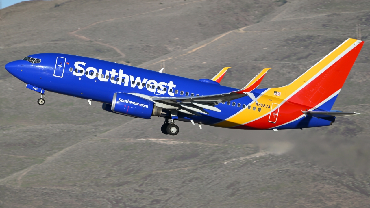 Full size: Southwest Airlines Boeing 737-700 N7887A at Reno/Tahoe International Airport
