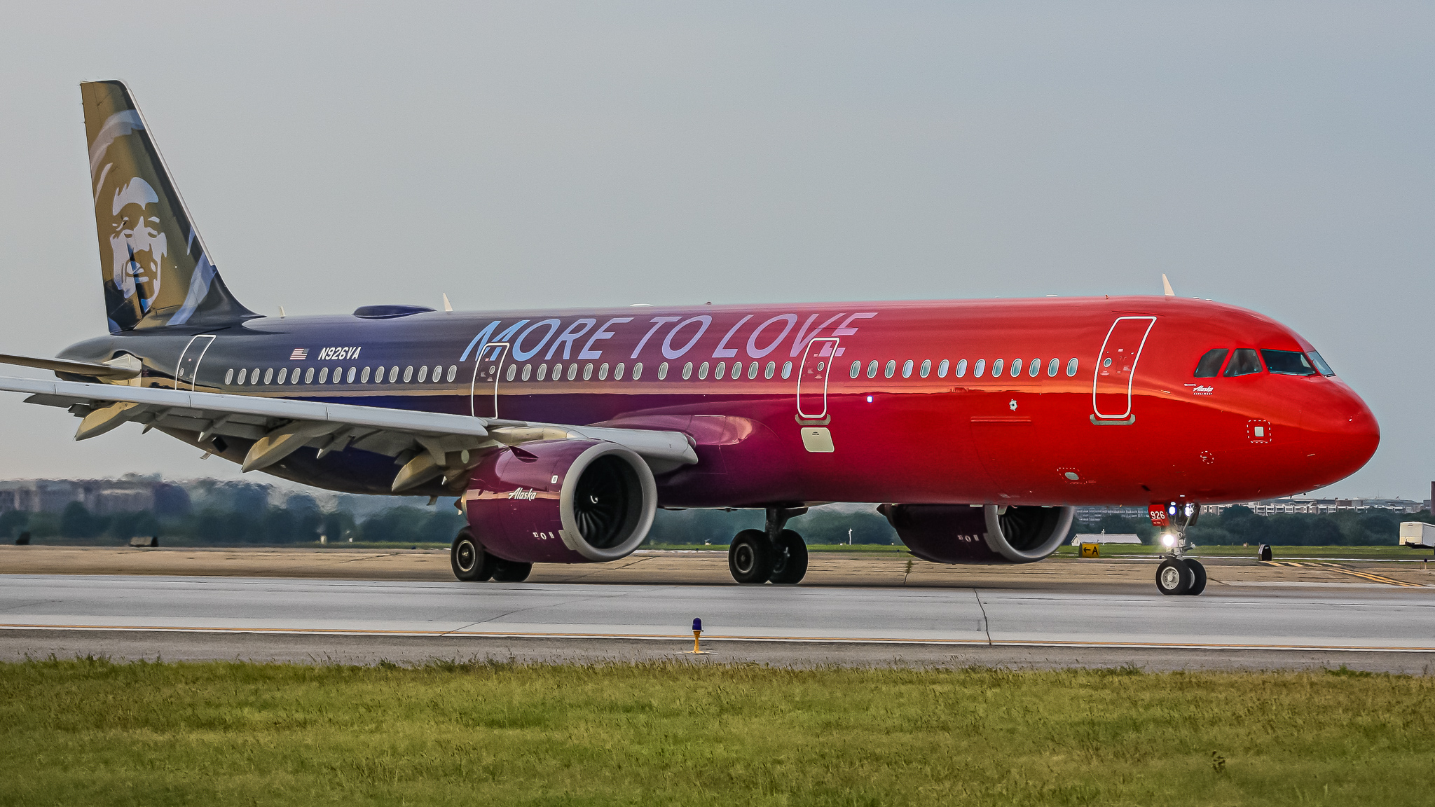 Full size: Alaska Airlines Airbus A321NEO N926VA at Ronald Reagan National Airport