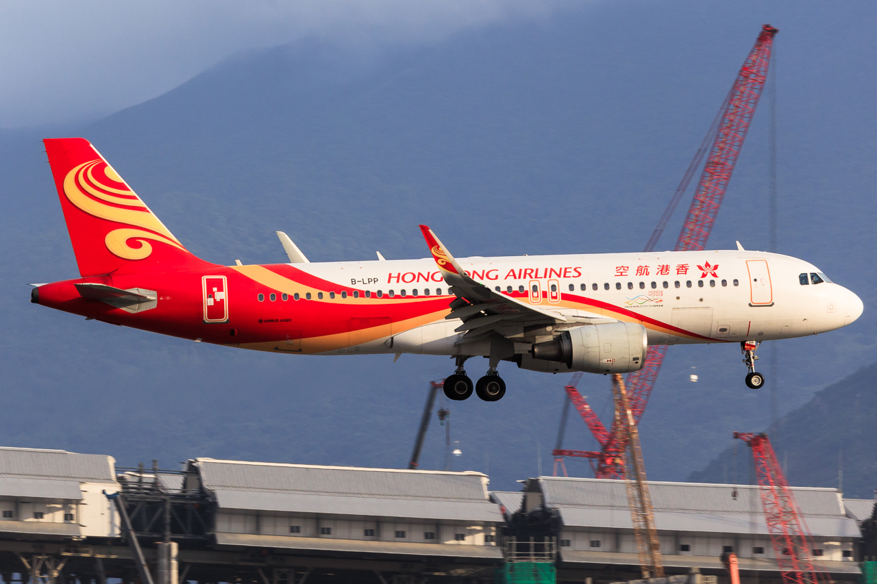 Full size: Hong Kong Airlines Airbus A320 B-LPP at Hong Kong International Airport