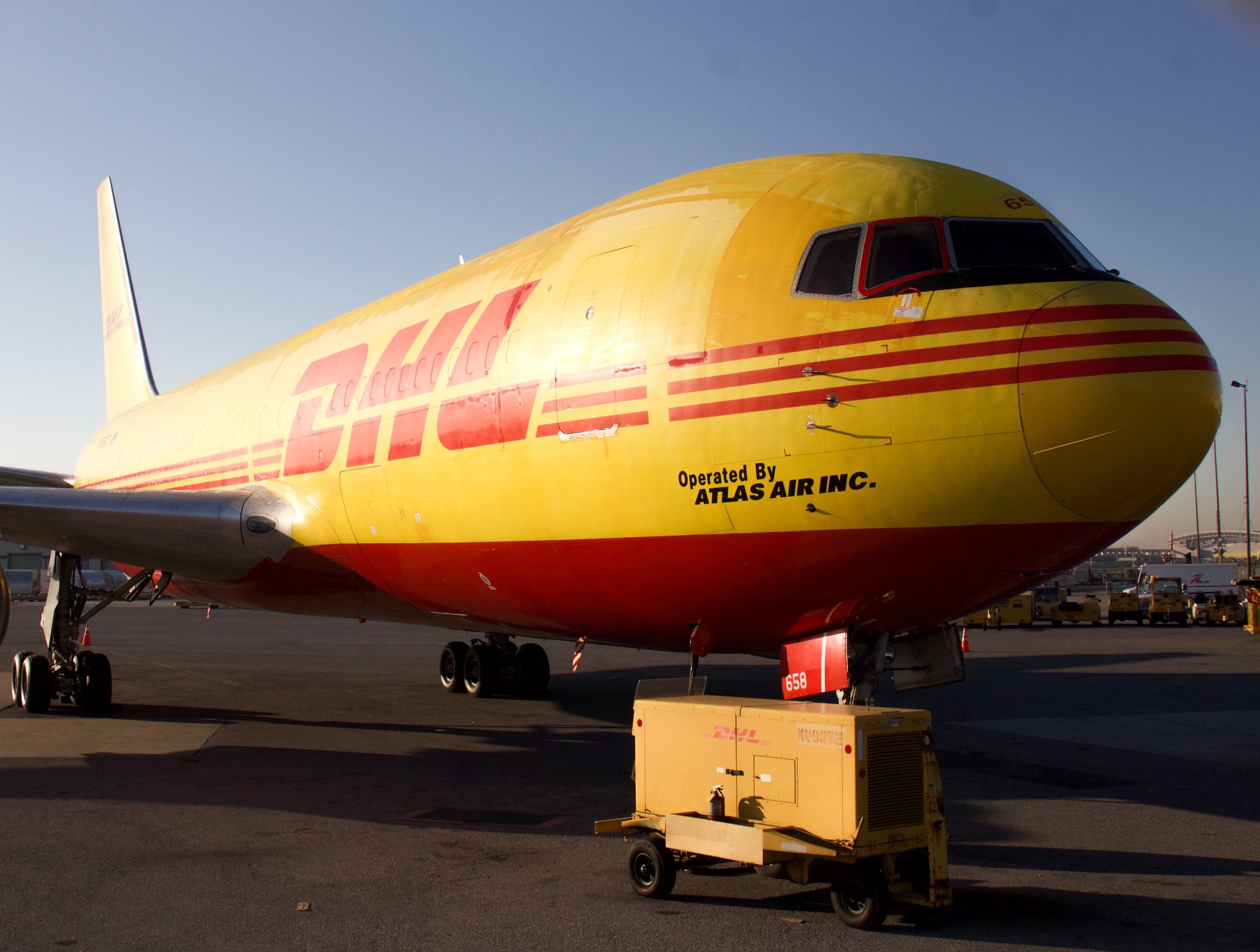 Full size: DHL Boeing 767-200F N658GT at John F. Kennedy International Airport