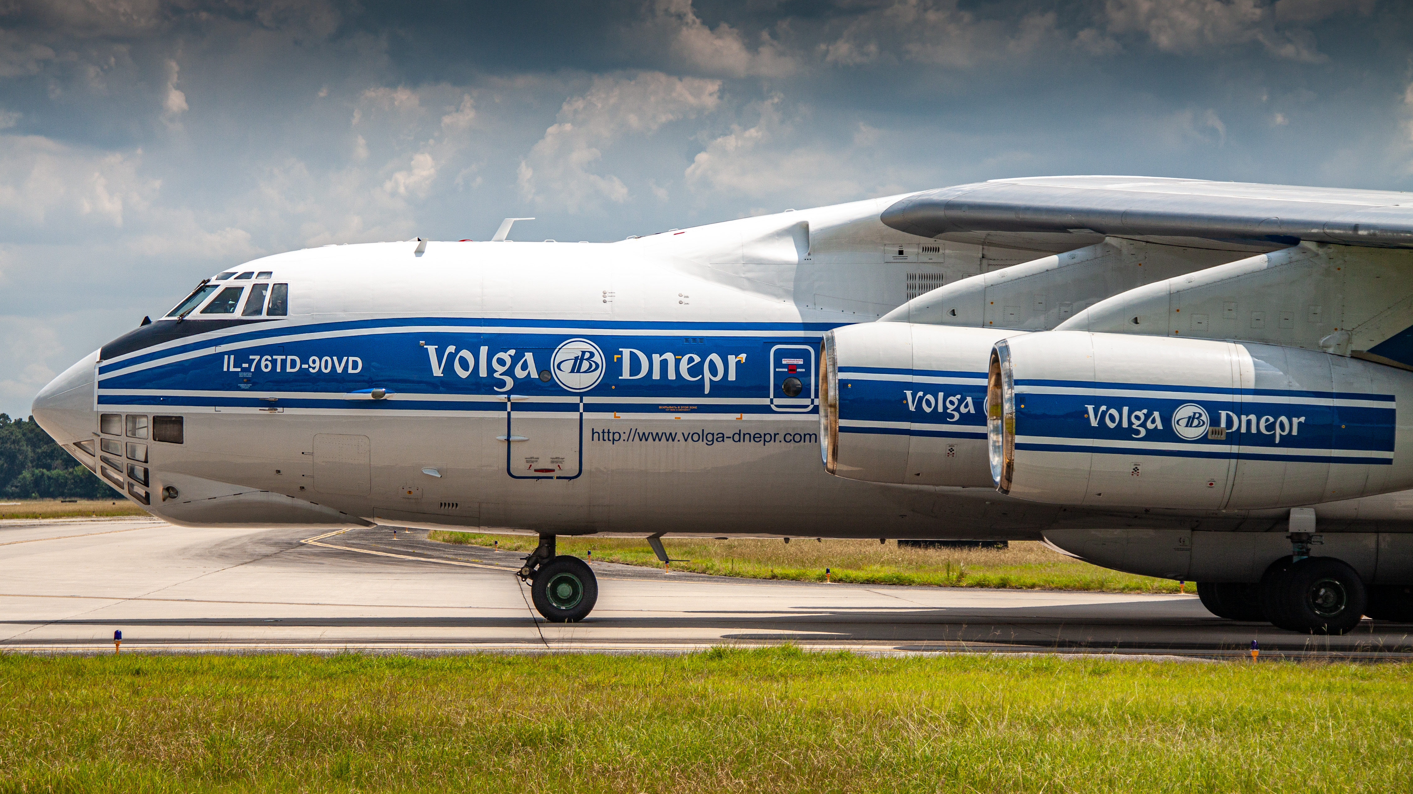 Full size: Volga-Dnepr Airlines Ilyushin IL-76 RA-76511 at Houston-George Bush Intercontinental Airport