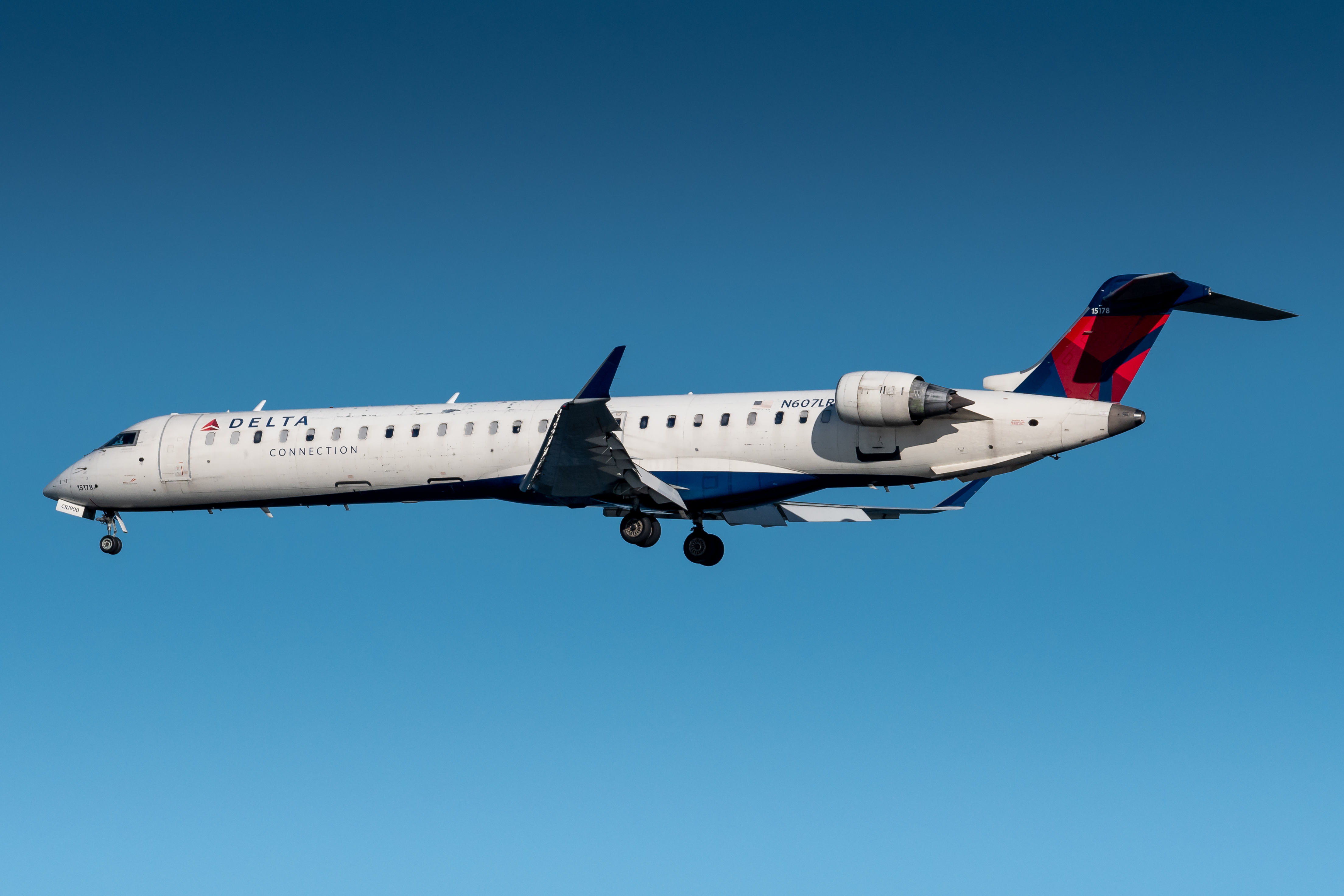 Full size: Delta Connection Mitsubishi CRJ-900 N607LR at General Edward Lawrence Logan International Airport