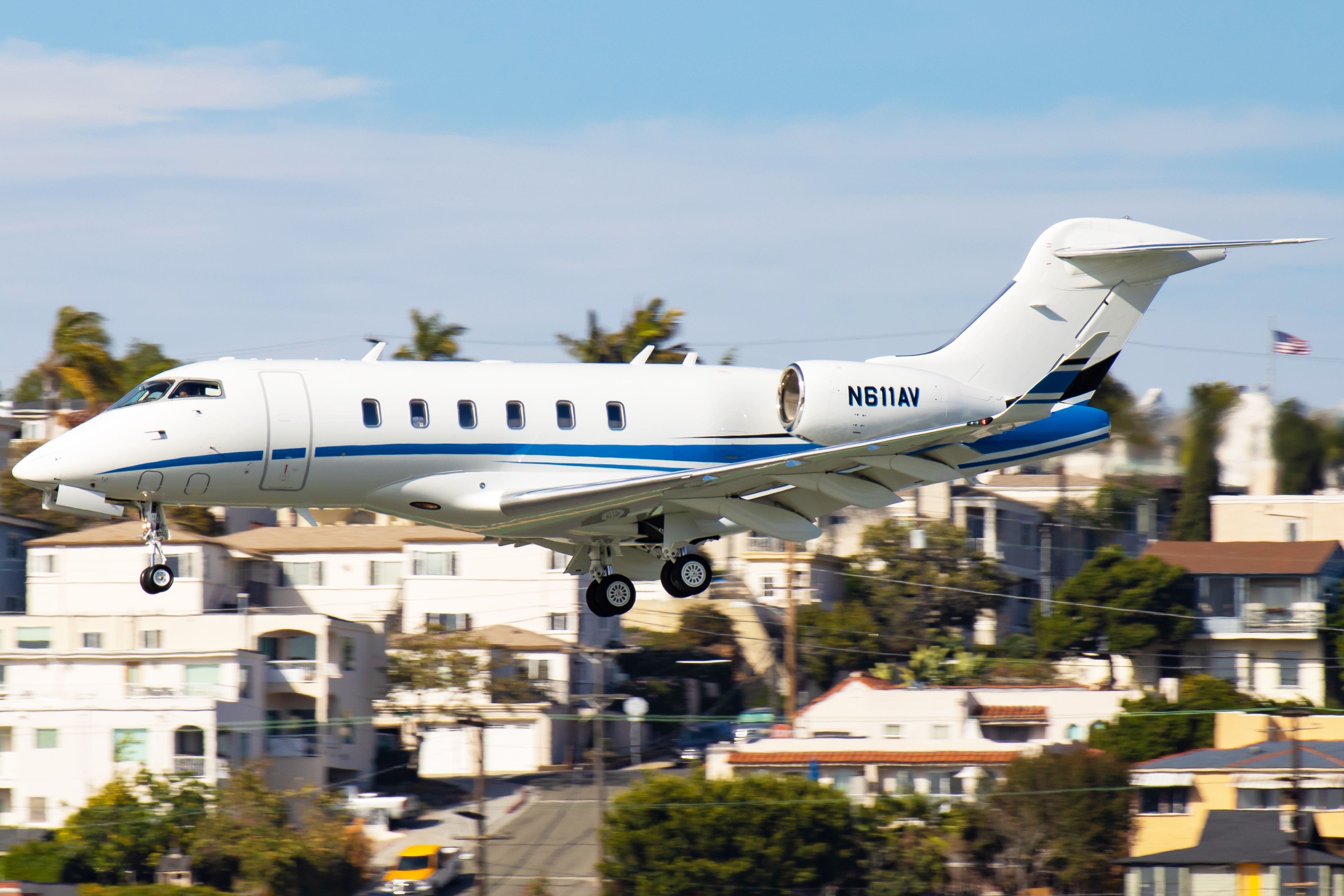 Full size: PRIVATE Bombardier Challenger 350 N611AV at San Diego International Airport
