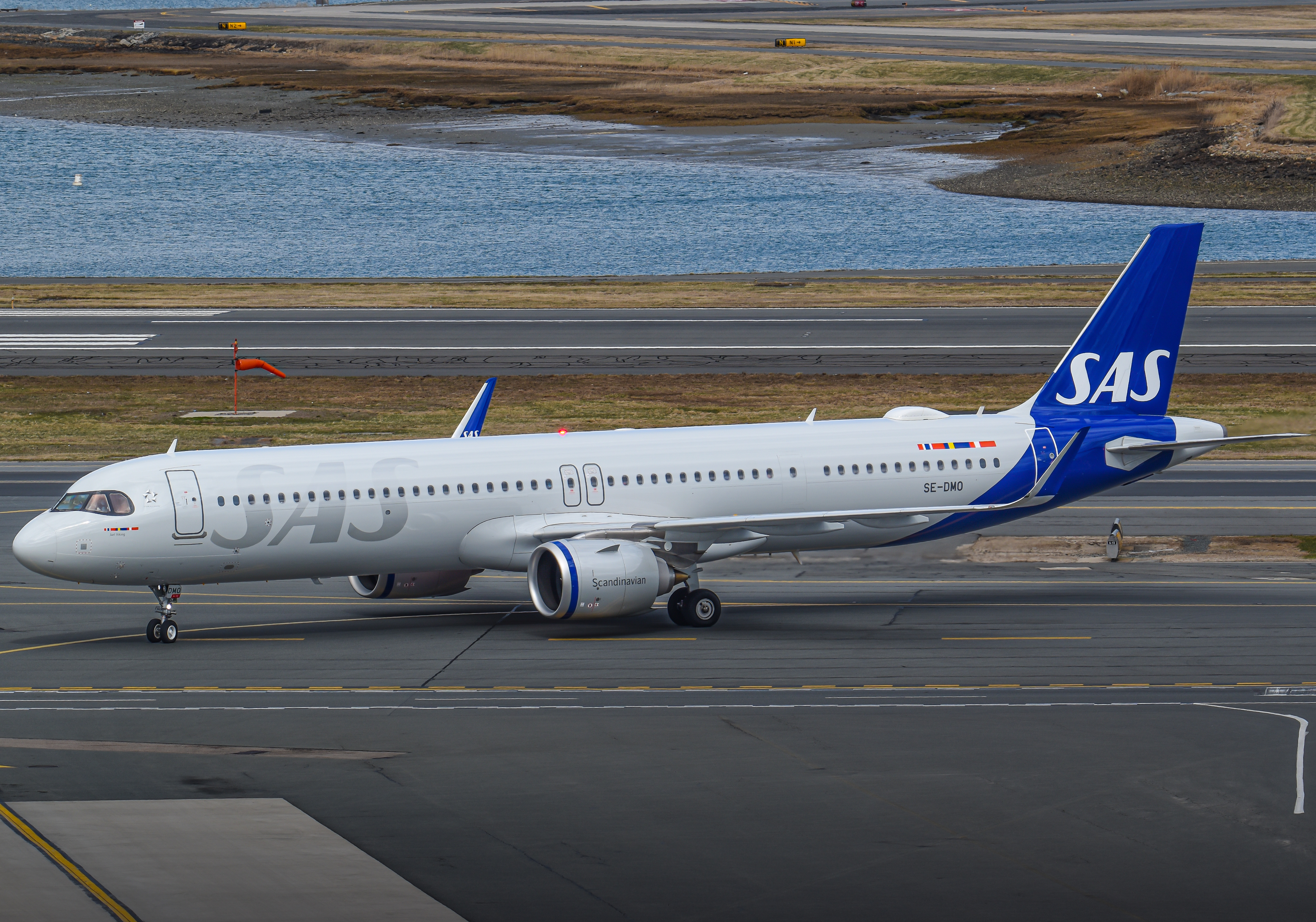 Full size: Scandinavian Airlines Airbus A321NEO SE-DMO at General Edward Lawrence Logan International Airport
