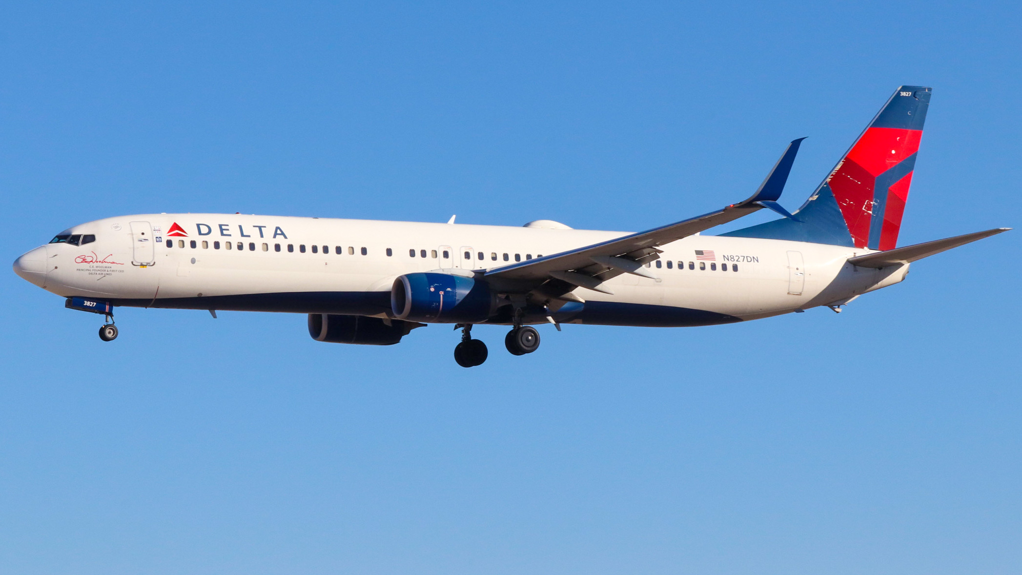 Full size: Delta Airlines Boeing 737-900ER N827DN at Harry Reid International Airport