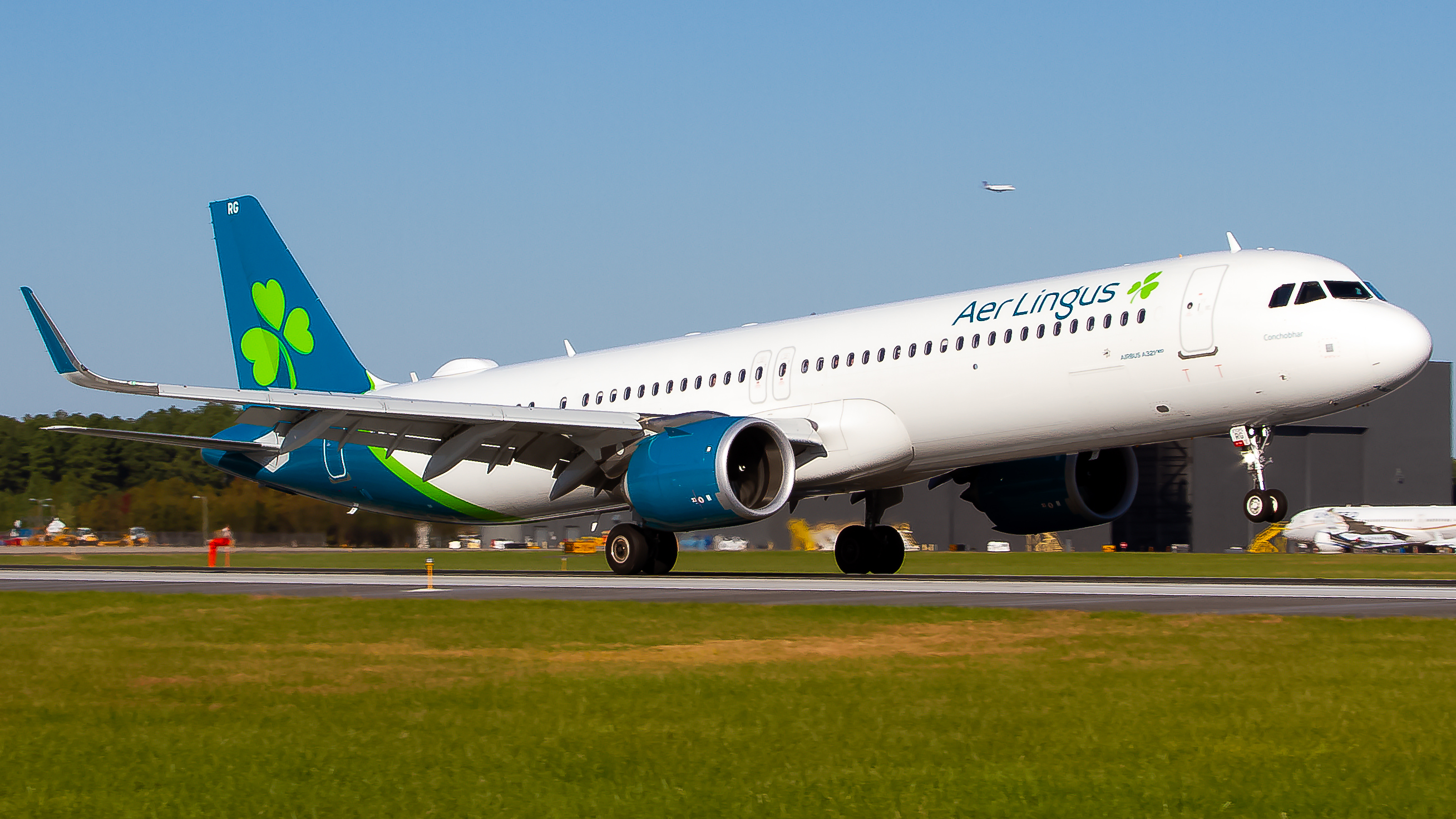 Full size: Aer Lingus Airbus A321NEO EI-LRG at Washington Dulles International Airport