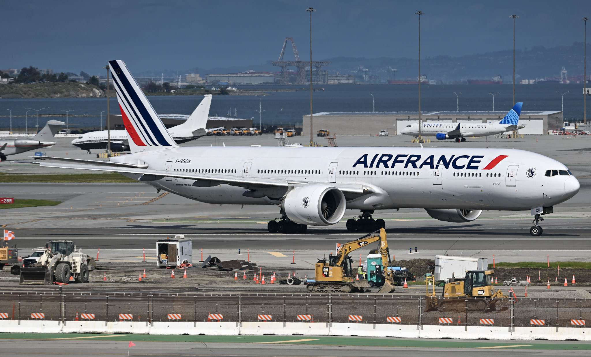 Full size: Air France Boeing 777-300ER F-GSQK at San Francisco International Airport