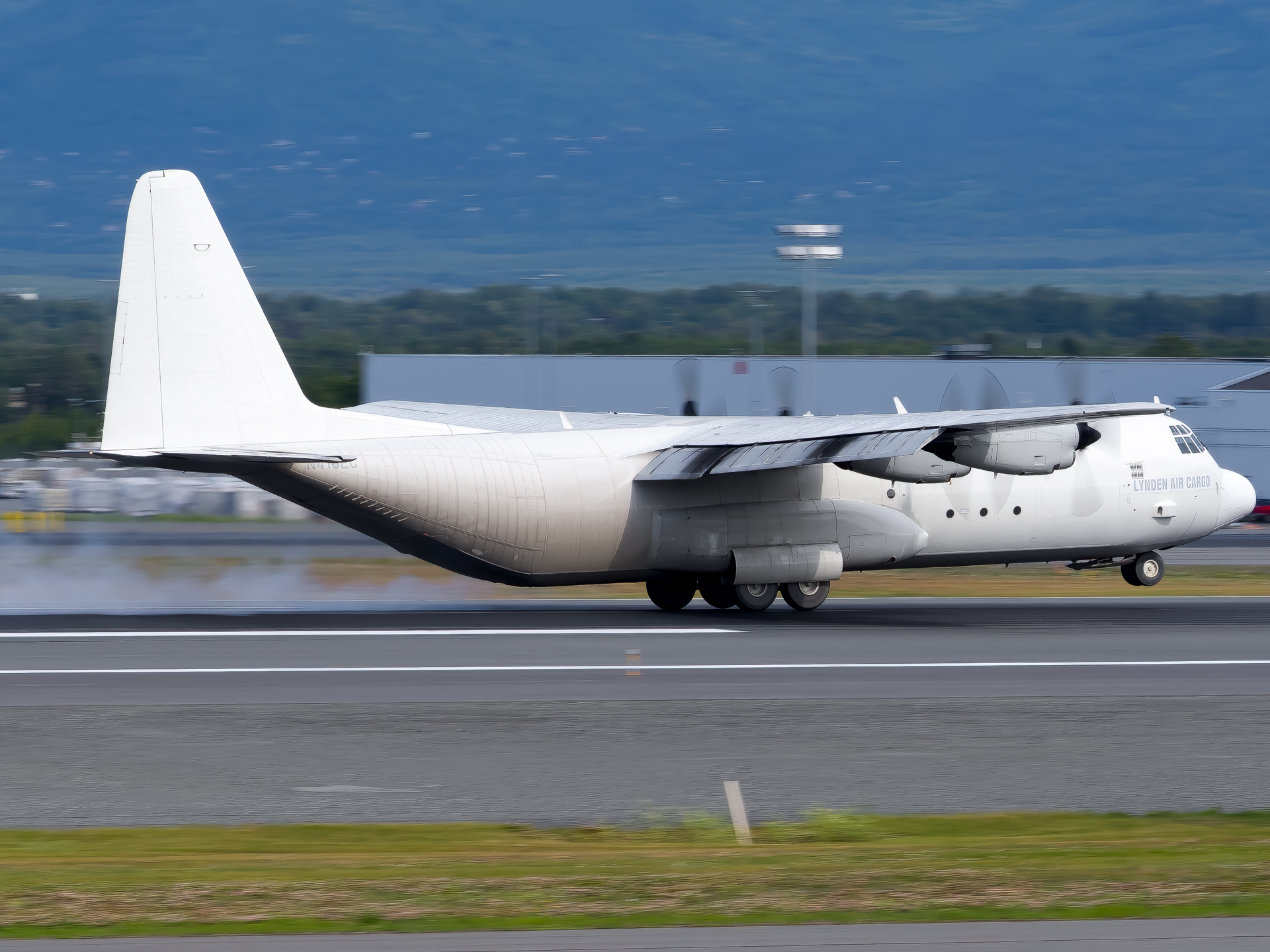 Full size: Lynden Air Cargo Lockheed L-100-30 Hercules N410LC at Anchorage Ted Stevens International Airport