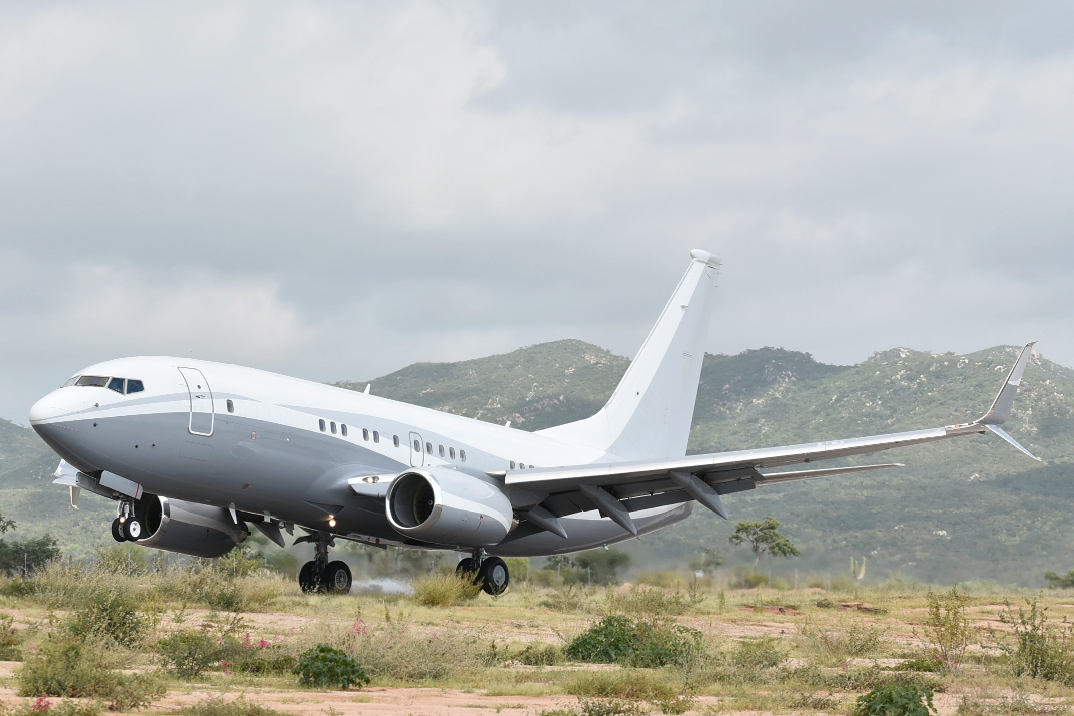 Full size: PRIVATE Boeing 737-700 N1TS at Aeropuerto de Cabo San Lucas Internacional