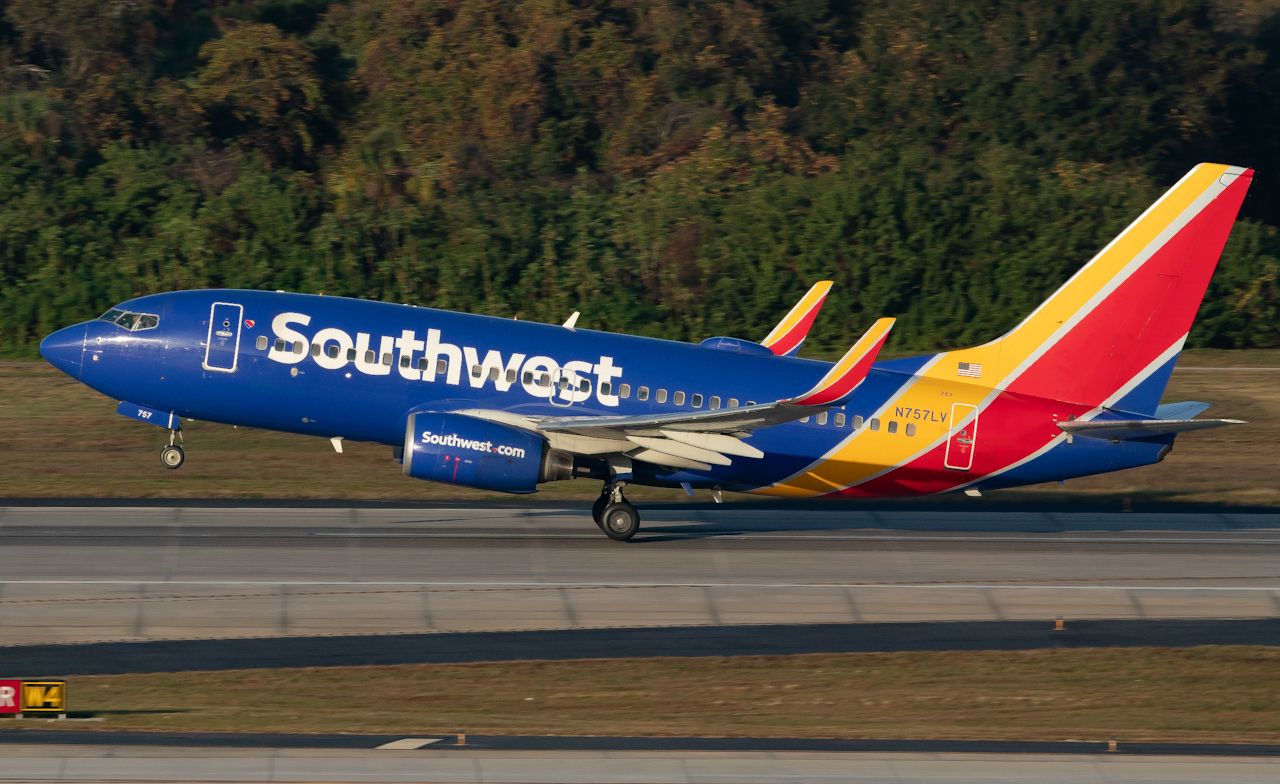 Full size: Southwest Airlines Boeing 737-700 N757LV at Tampa International Airport