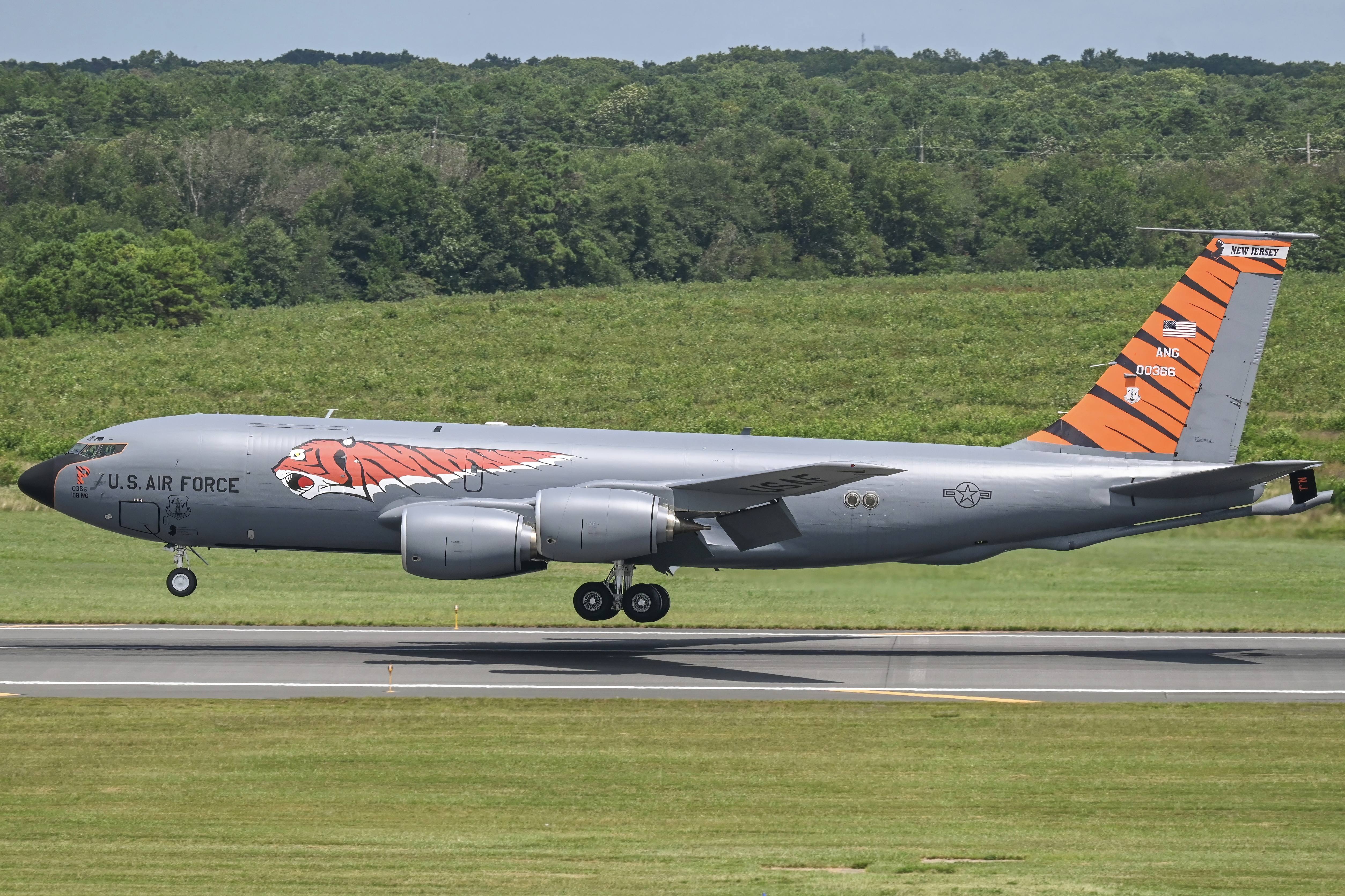 Full size: USAF - United States Air Force Boeing KC-135 Stratotanker 60-0366 at Atlantic City International Airport