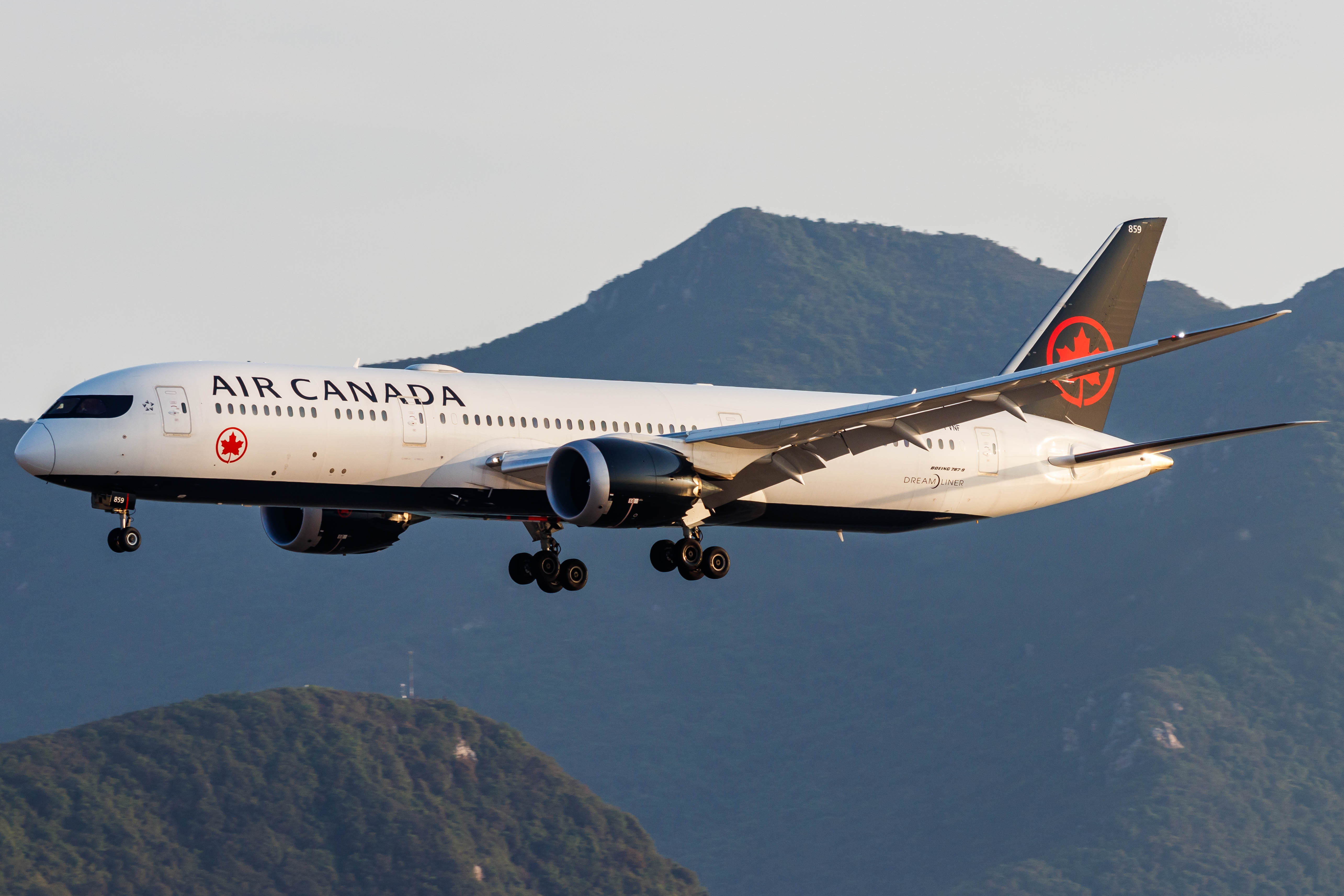Full size: Air Canada Boeing 787-9 C-FVNF at Hong Kong International Airport
