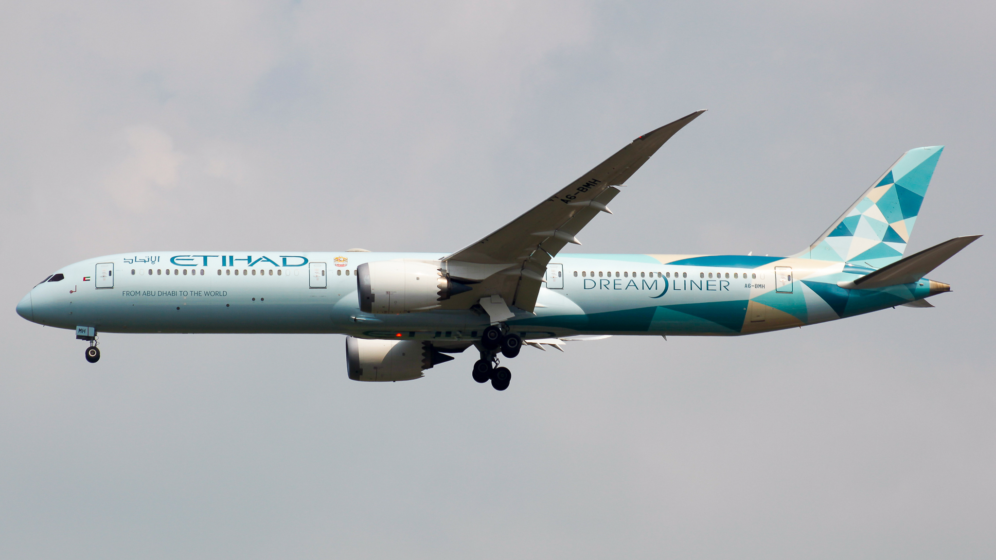 Full size: Etihad Airways Boeing 787-10 A6-BMH at Jakarta Soekarno Hatta International Airport
