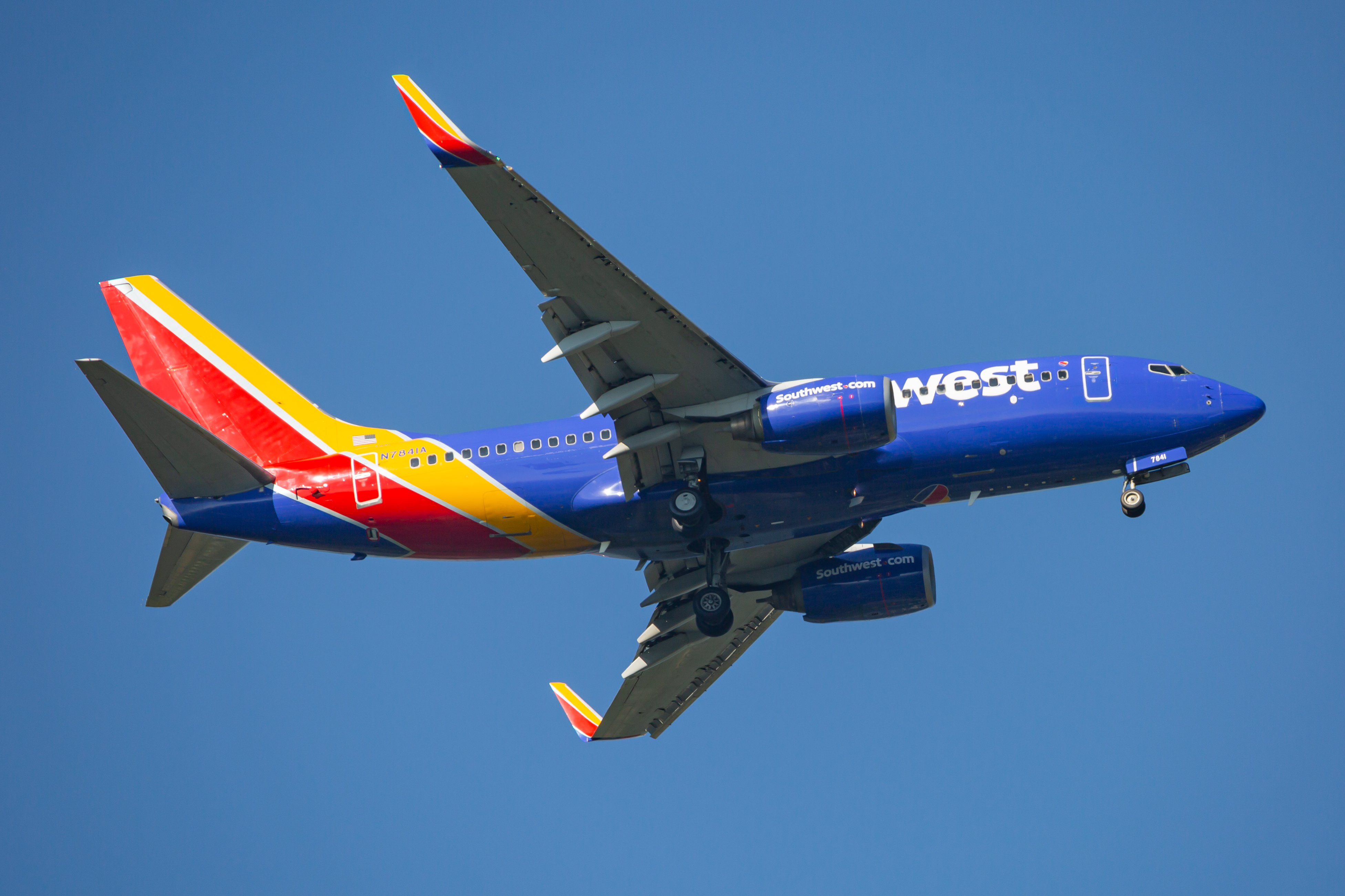 Full size: Southwest Airlines Boeing 737-700 N7841A at Baltimore/Washington International Thurgood Marshall Airport