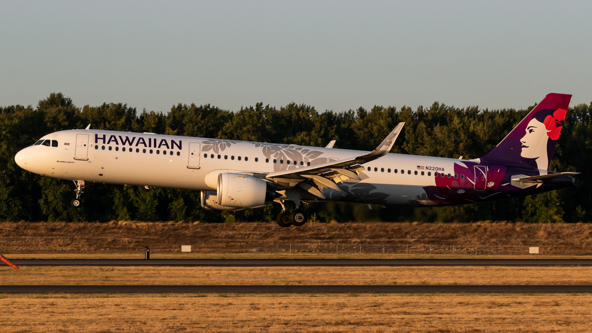 Full size: Hawaiian Airlines Airbus A321NEO N220HA at Portland International Airport