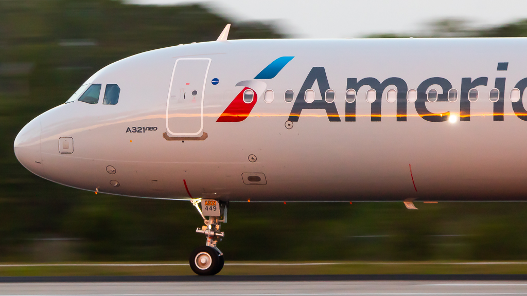 Full size: American Airlines Airbus A321NEO N449AN at Orlando International Airport