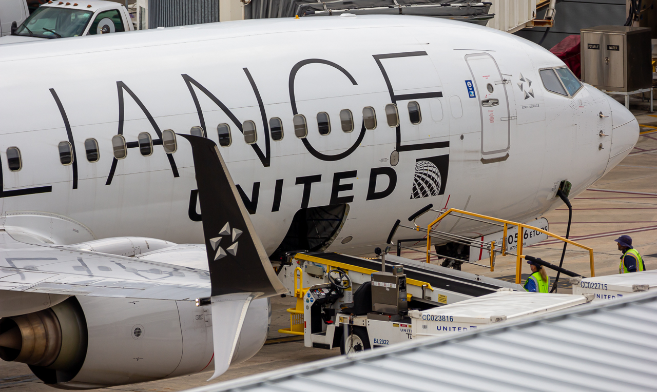 Full size: United Airlines Boeing 737-800 N76516 at Fort Lauderdale/Hollywood International Airport
