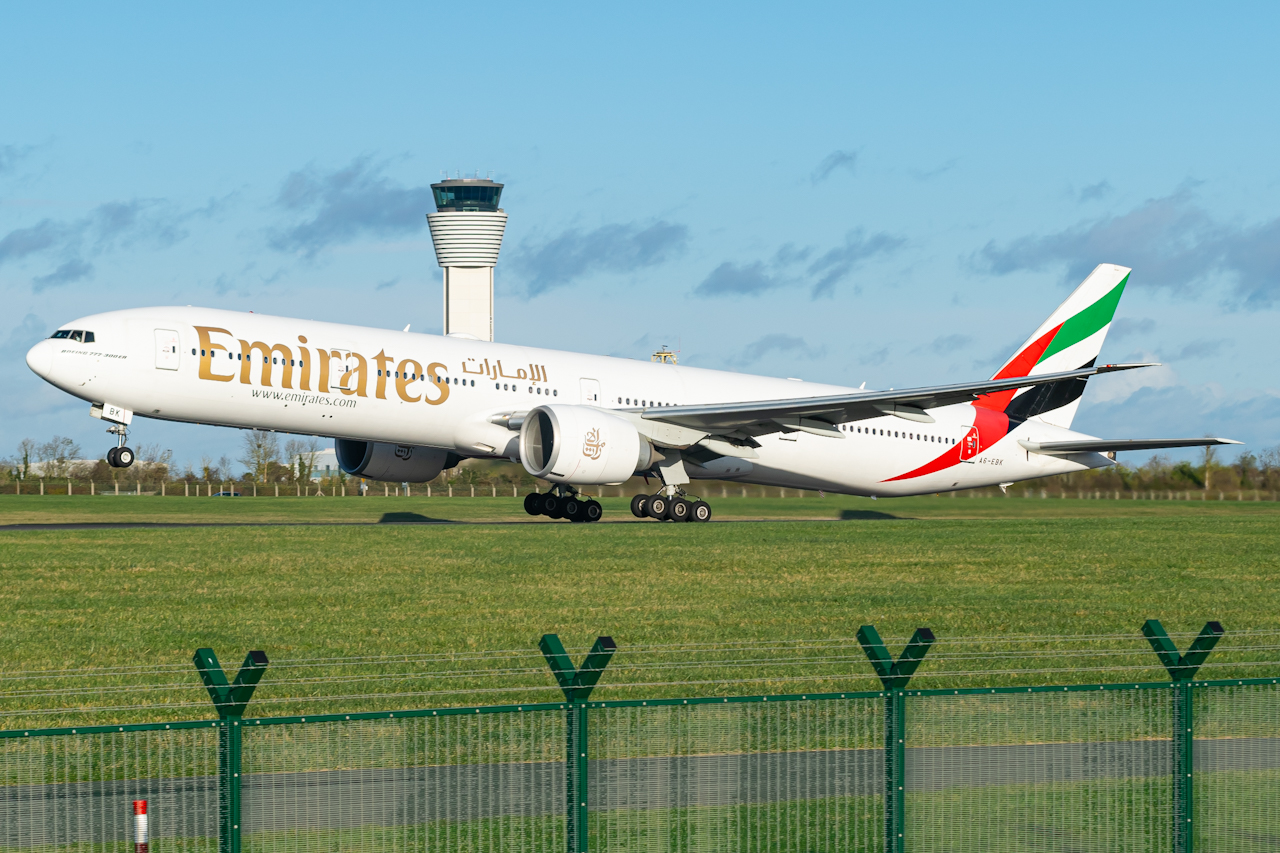 Full size: Emirates Boeing 777-300ER A6-EBK at Dublin International Airport