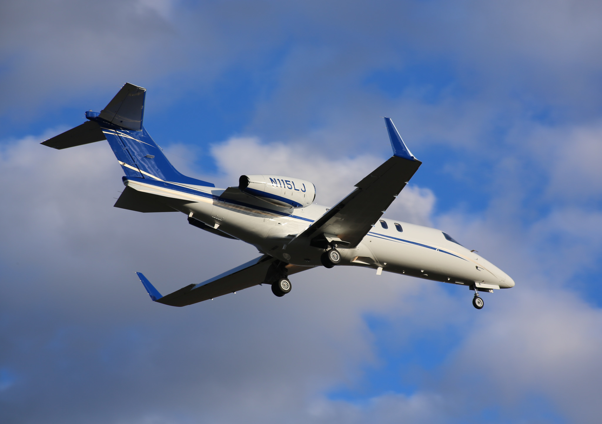 Full size: PRIVATE Learjet 45 N115LJ at Teterboro Airport