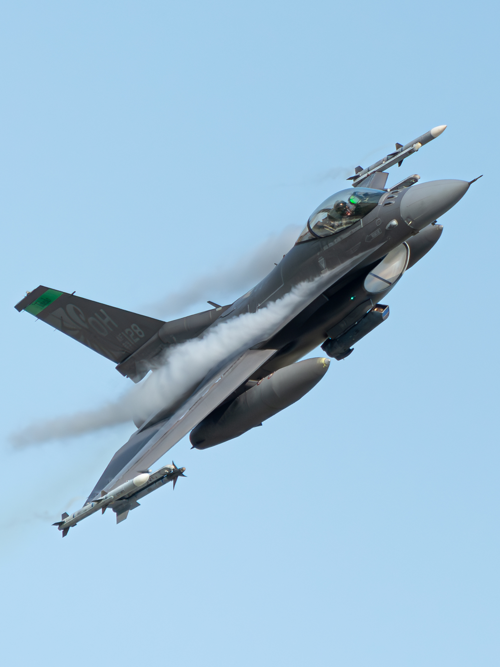 Full size: USAF - United States Air Force General Dynamics F-16 Fighting Falcon 89-2128 at Toledo Express Airport