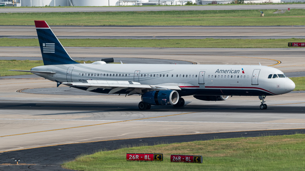 Full size: American Airlines Airbus A321-200 N578UW at Hartsfield-Jackson Atlanta International Airport