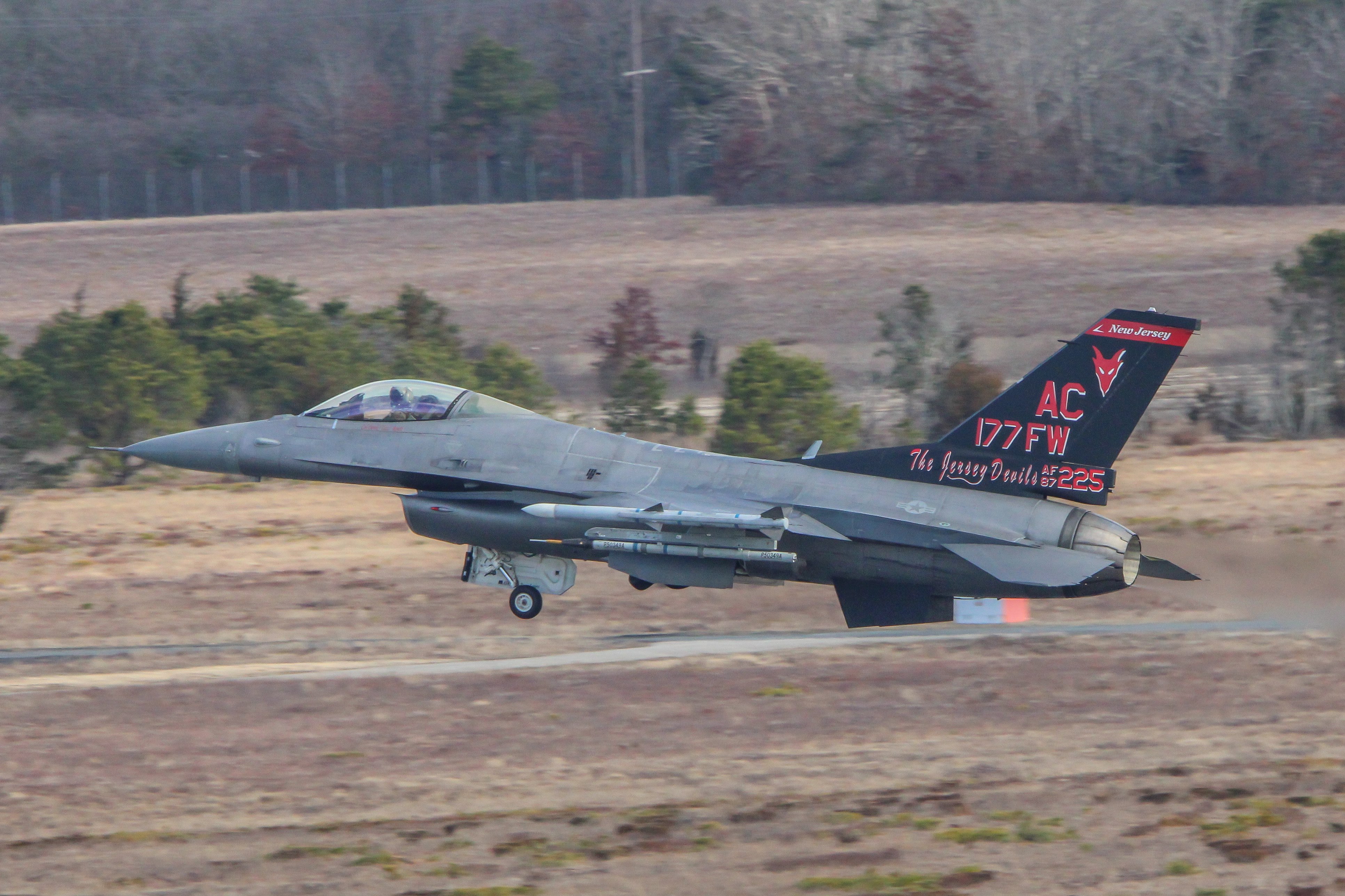 Full size: USAF - United States Air Force General Dynamics F-16 Fighting Falcon 87-0225 at Atlantic City International Airport