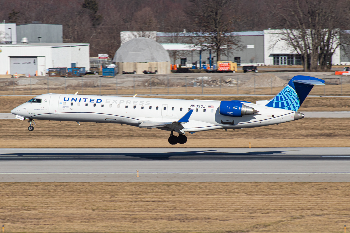 Full size: United Express Mitsubishi CRJ-550 N533GJ at John Glenn Columbus International Airport