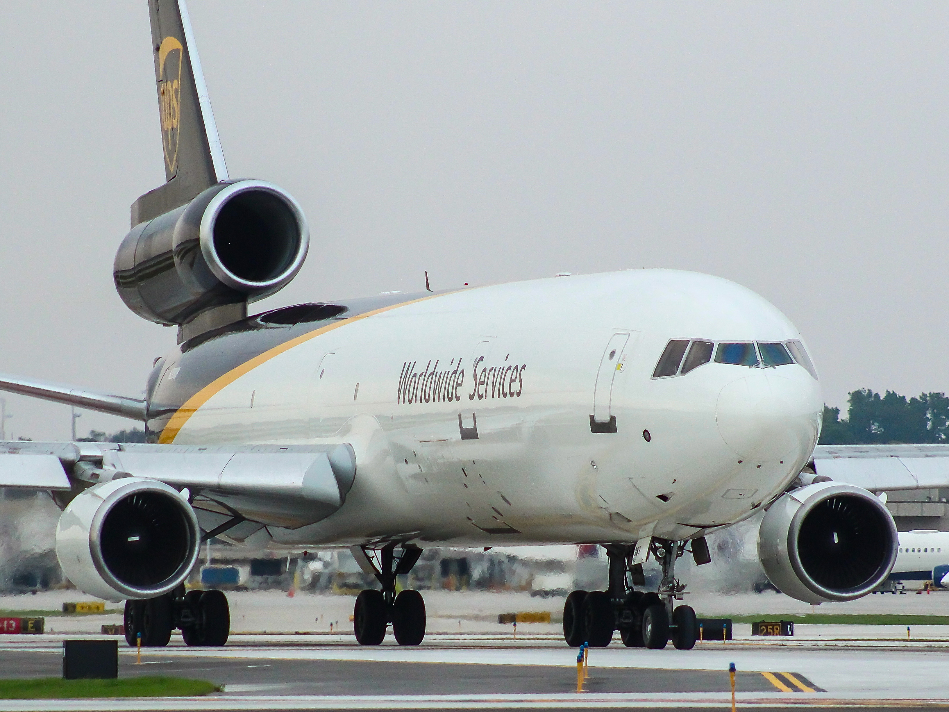 Full size: United Parcel Service McDonnell Douglas MD-11F N289UP at General Mitchell International Airport