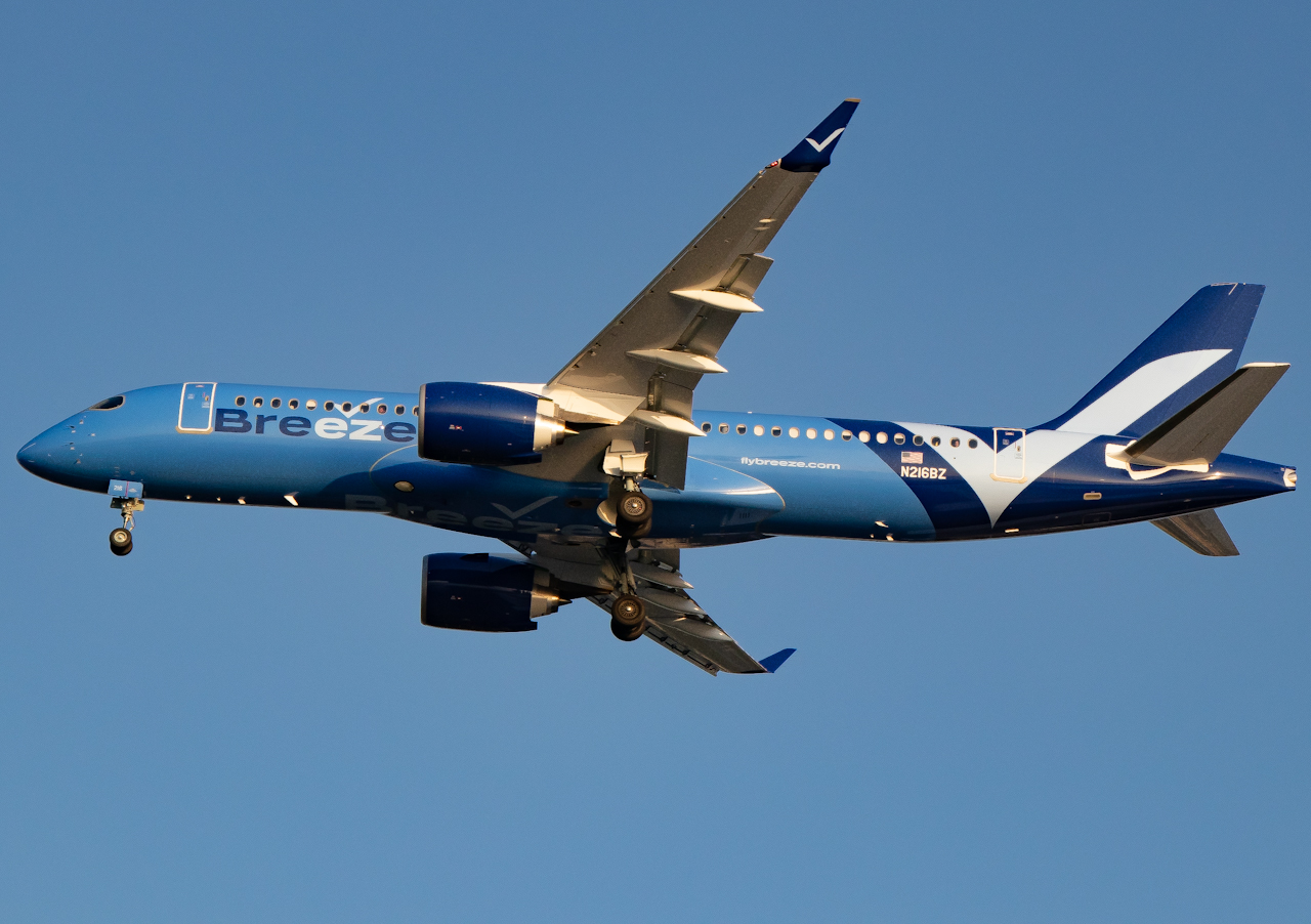 Full size: Breeze Airways Airbus A220-300 N216BZ at Tampa International Airport