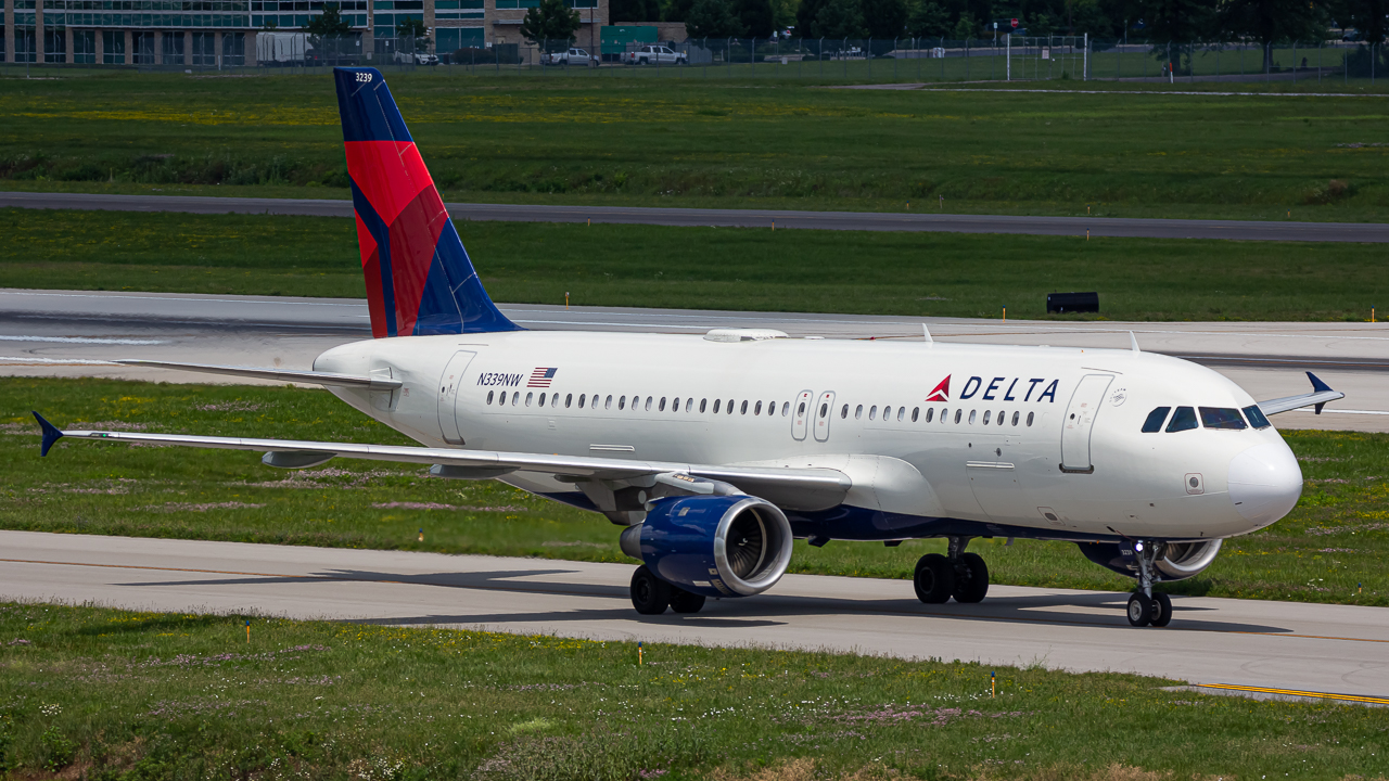 Full size: Delta Airlines Airbus A320 N339NW at John Glenn Columbus International Airport
