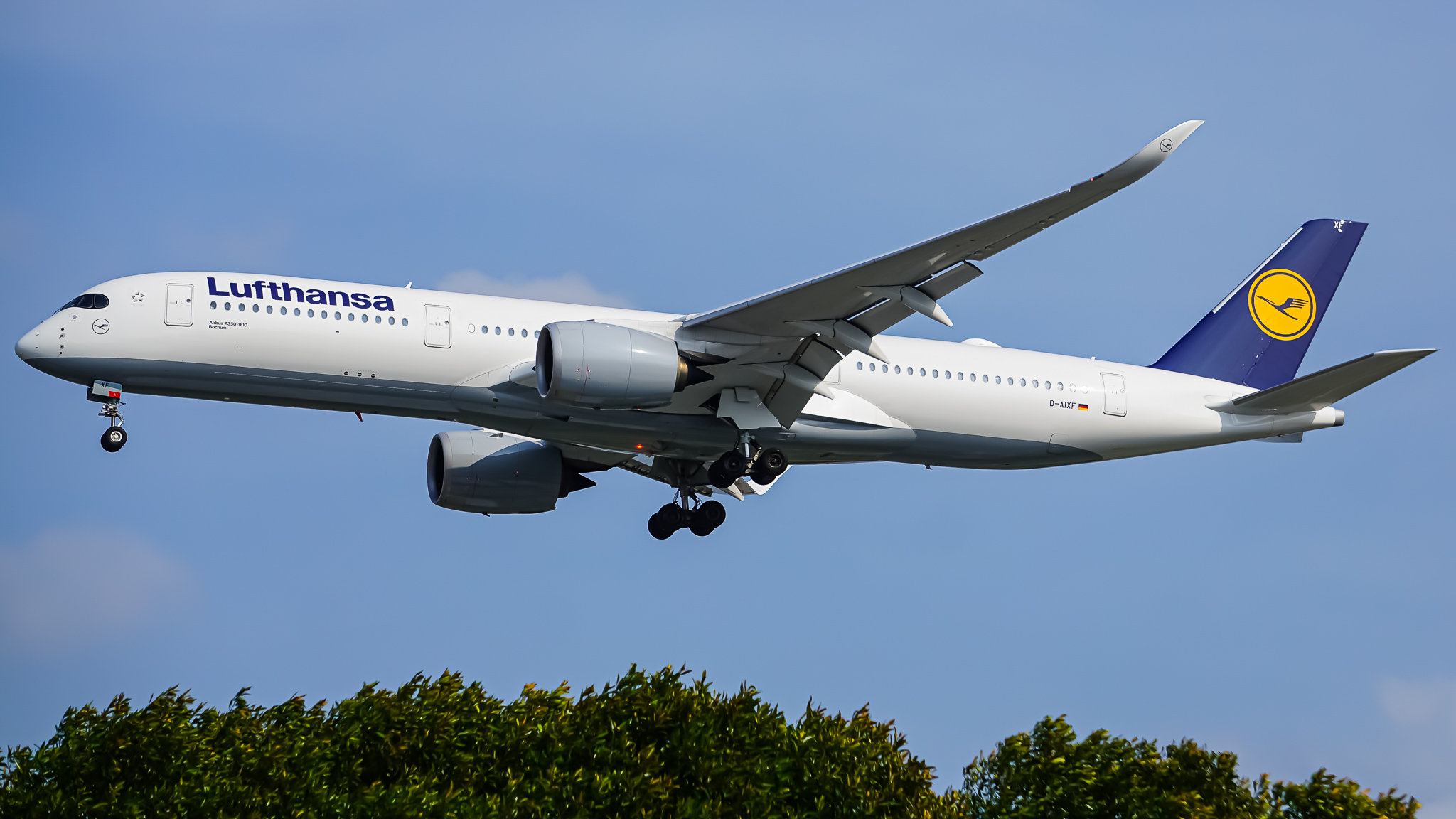 Full size: Lufthansa Airbus A350-900 D-AIXF at Singapore-Changi Airport