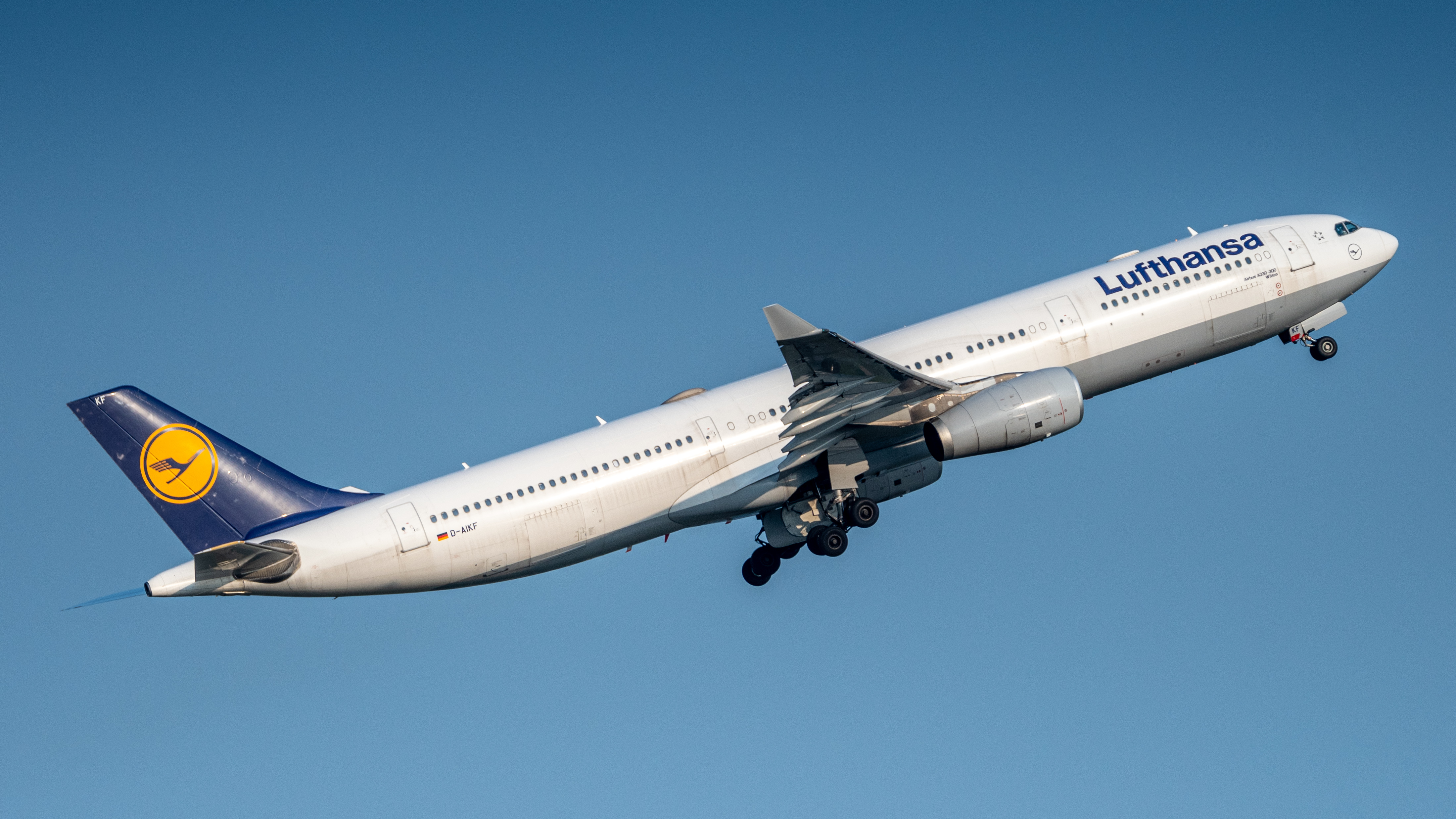 Full size: Lufthansa Airbus A330-300 D-AIKF at General Edward Lawrence Logan International Airport