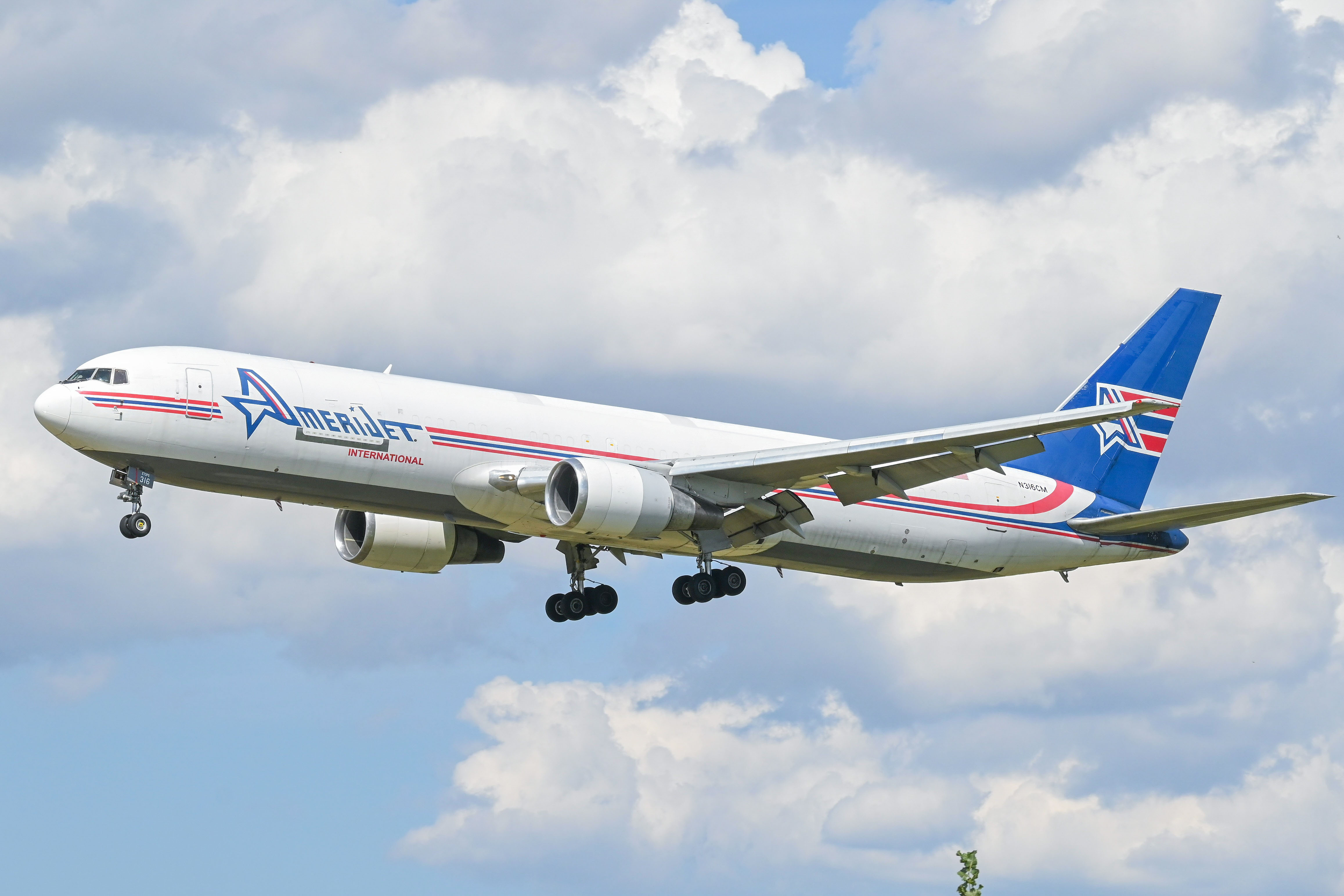 Full size: Amerijet Boeing 767-300F N316CM at Philadelphia International Airport