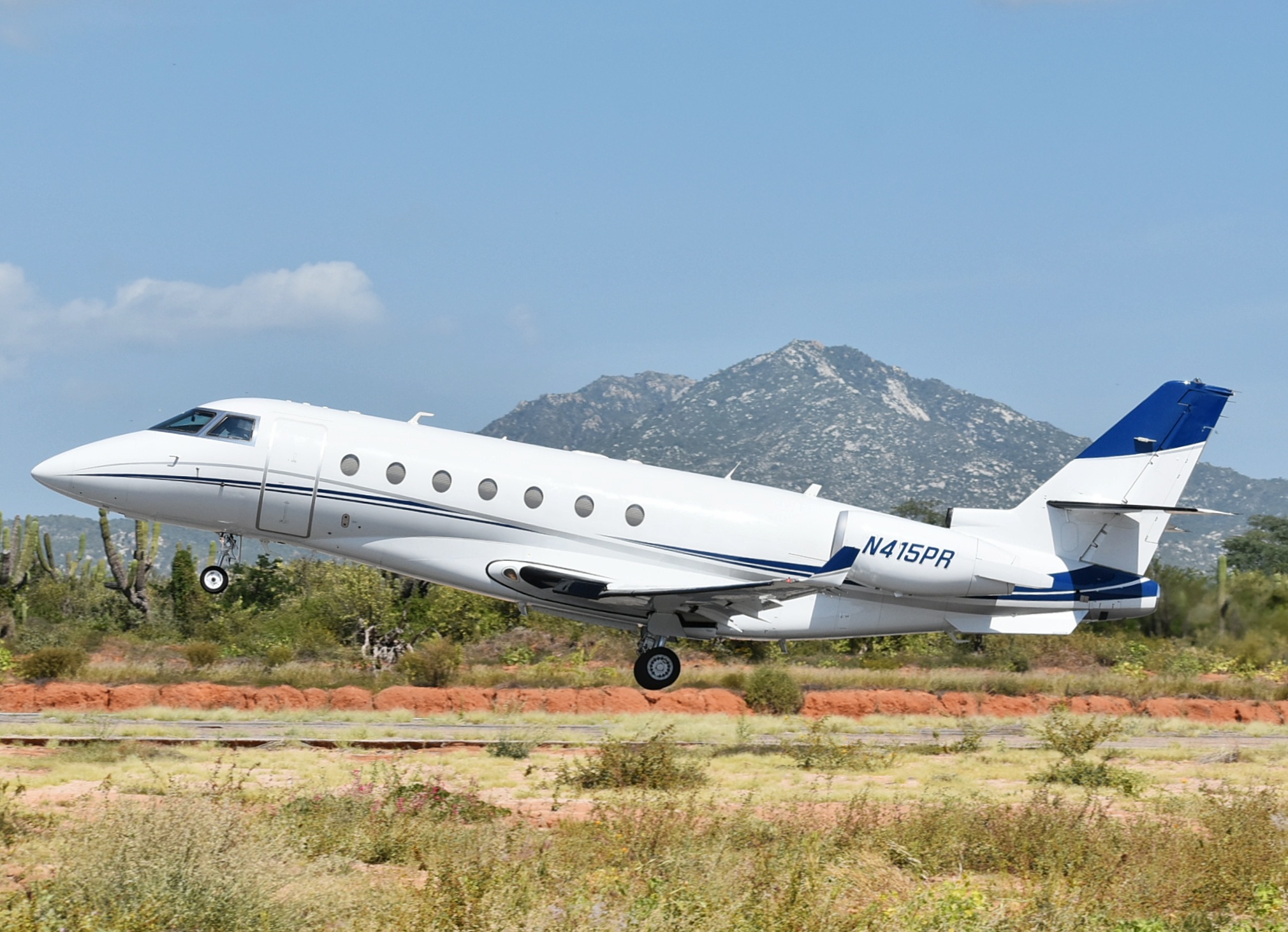 Full size: PRIVATE Gulfstream G200 N415PR at Aeropuerto de Cabo San Lucas Internacional