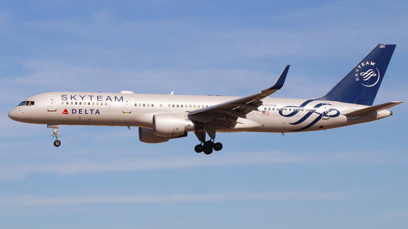 Full size: Delta Airlines Boeing 757-200 N705TW at Harry Reid International Airport