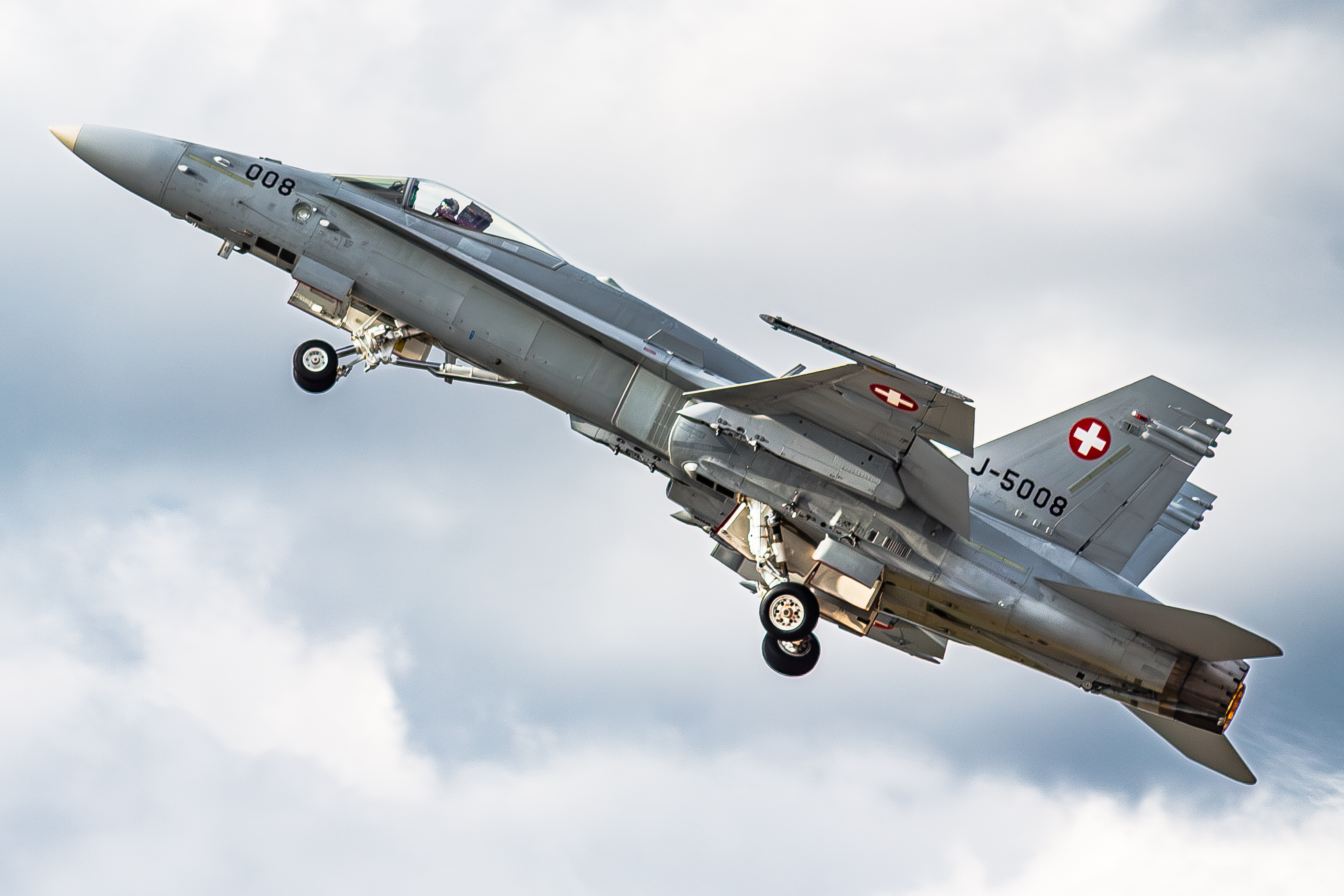Full size: Swiss Air Force McDonnel Douglas F/A-18 Hornet J-5008 at Turku Airport