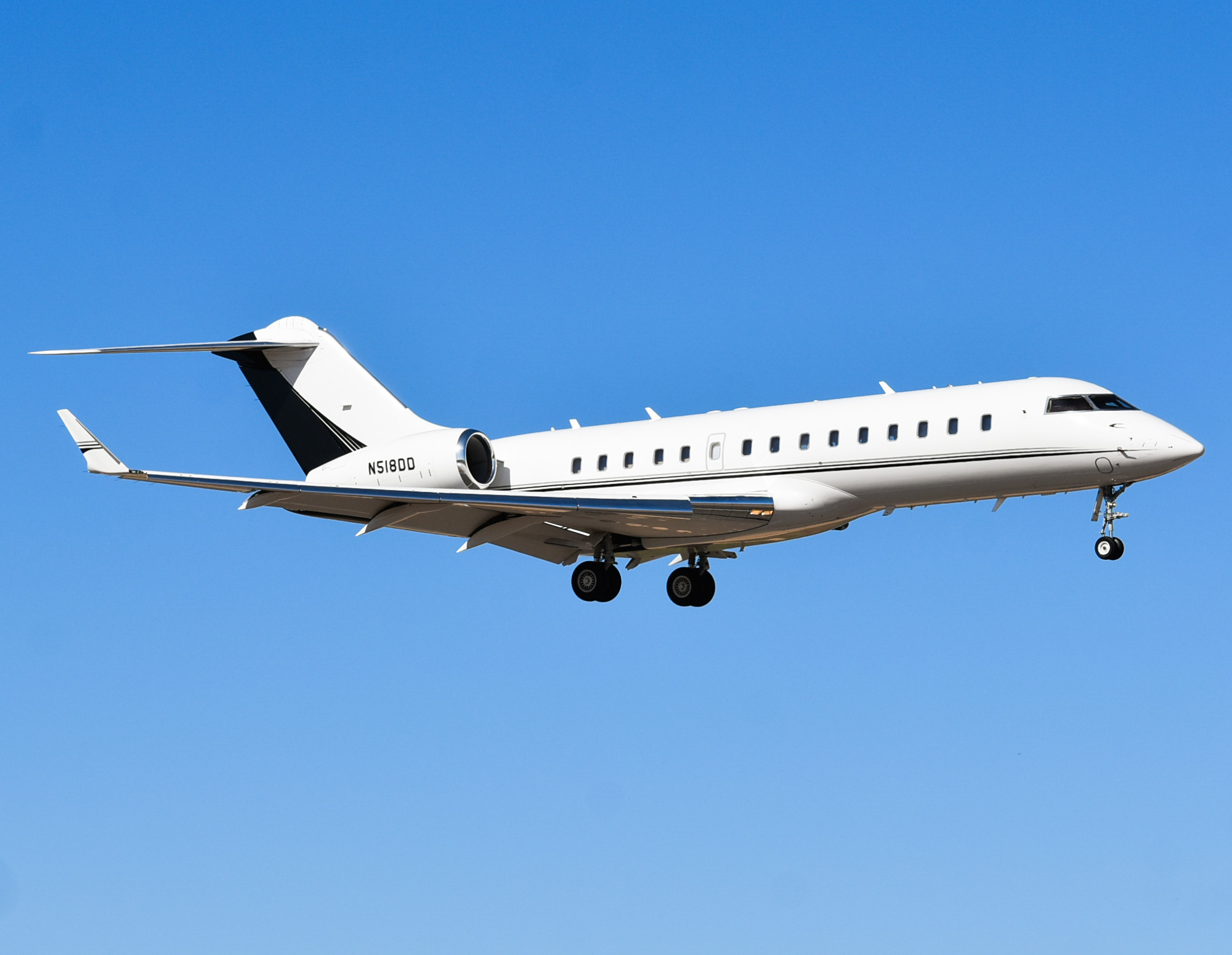 Full size: PRIVATE Bombardier Global Express N518DD at Aeropuerto de Cabo San Lucas Internacional