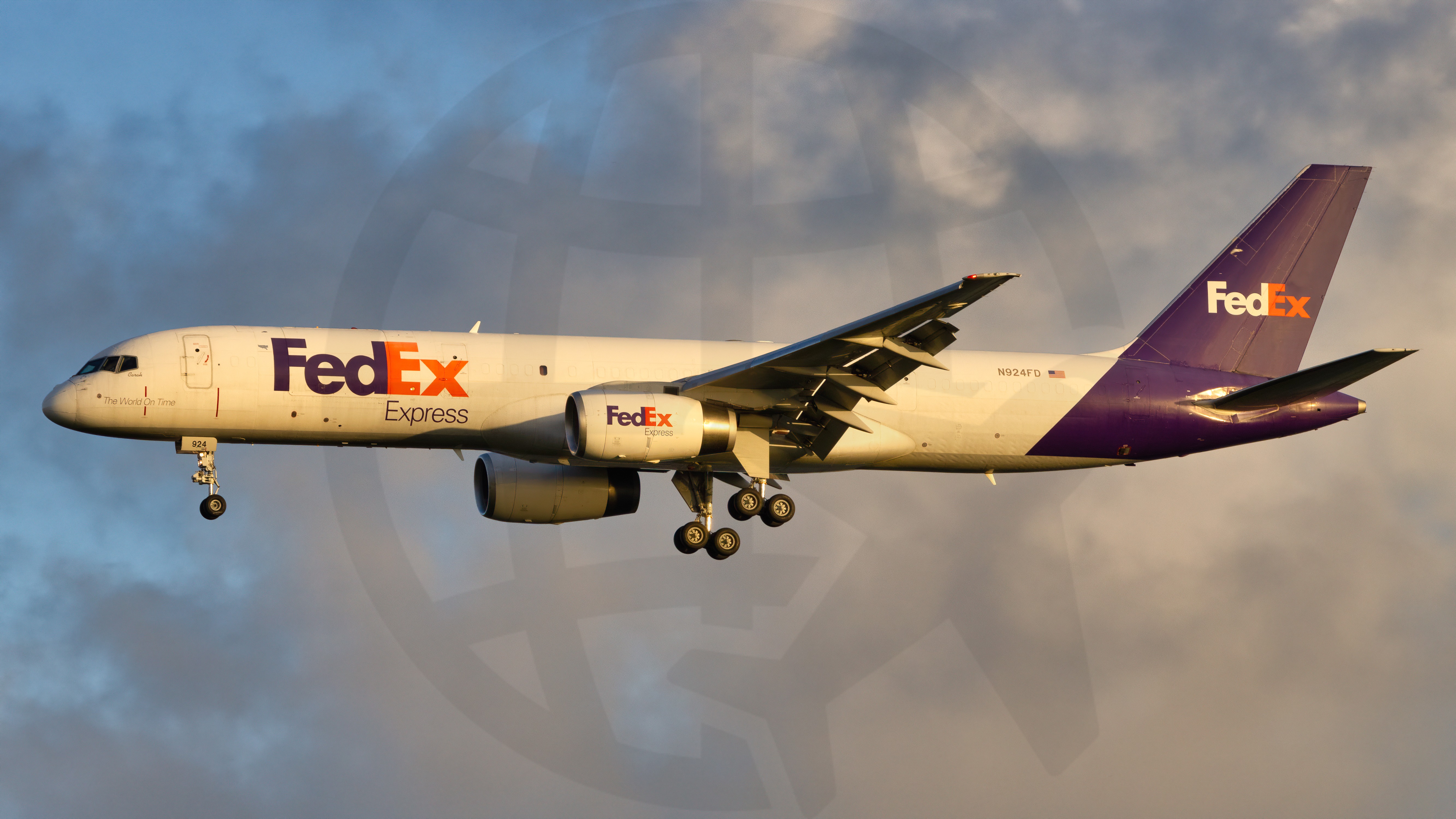 Full size: FedEx Boeing 757-400F N924FD at Singapore-Changi Airport