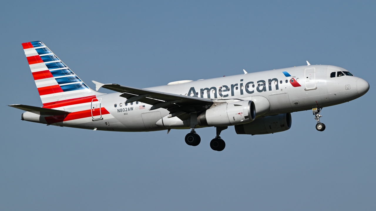 Full size: American Airlines Airbus A319 N802AW at Dallas-Fort Worth International Airport