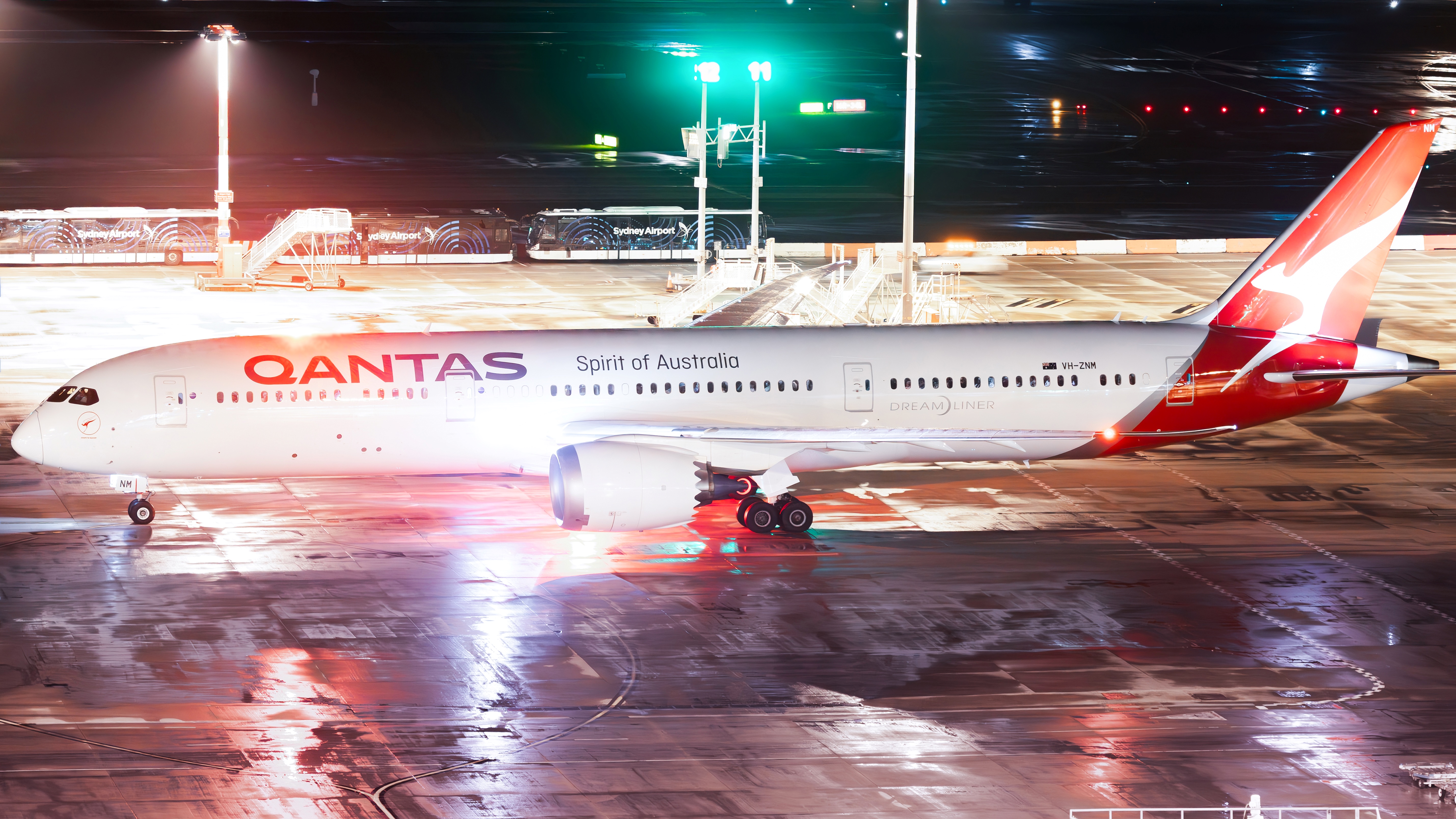 Full size: Qantas Airways Boeing 787-9 VH-ZNM at Sydney Kingsford Smith Airport