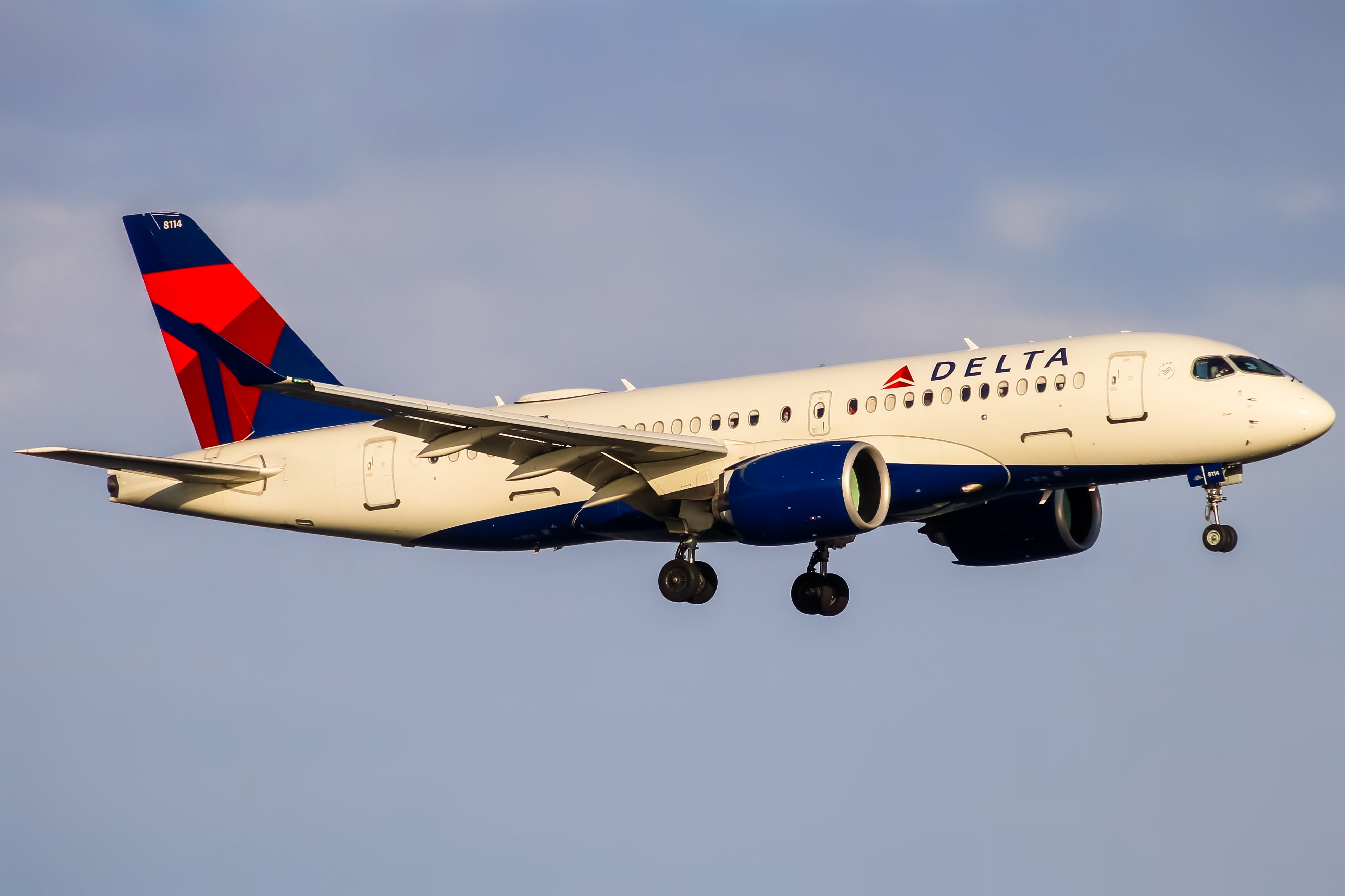 Full size: Delta Airlines Airbus A220-100 N114DU at Ronald Reagan National Airport