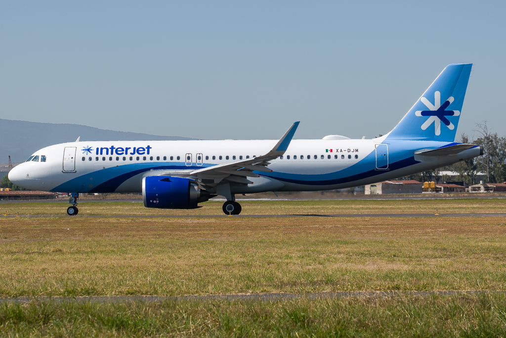 Full size: Interjet Airbus A320NEO XA-DJM at Guadalajara International Airport