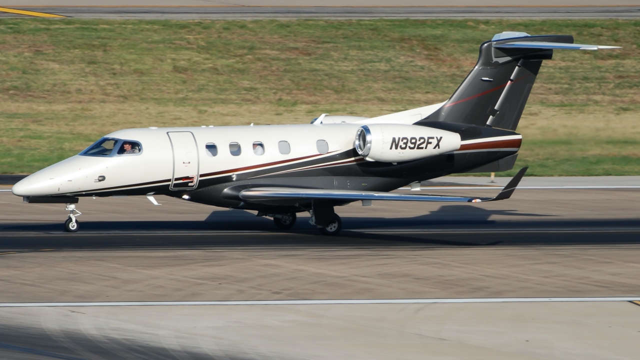 Full size: FlexJet Embraer Praetor 500 N329FX at Dallas Love Field Airport