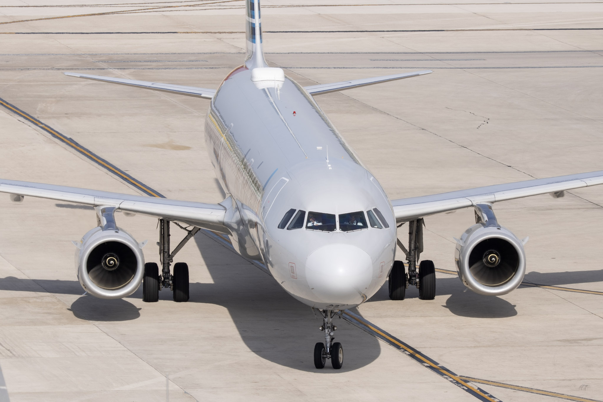Full size: American Airlines Airbus A321-200 N141NN at San Antonio International Airport