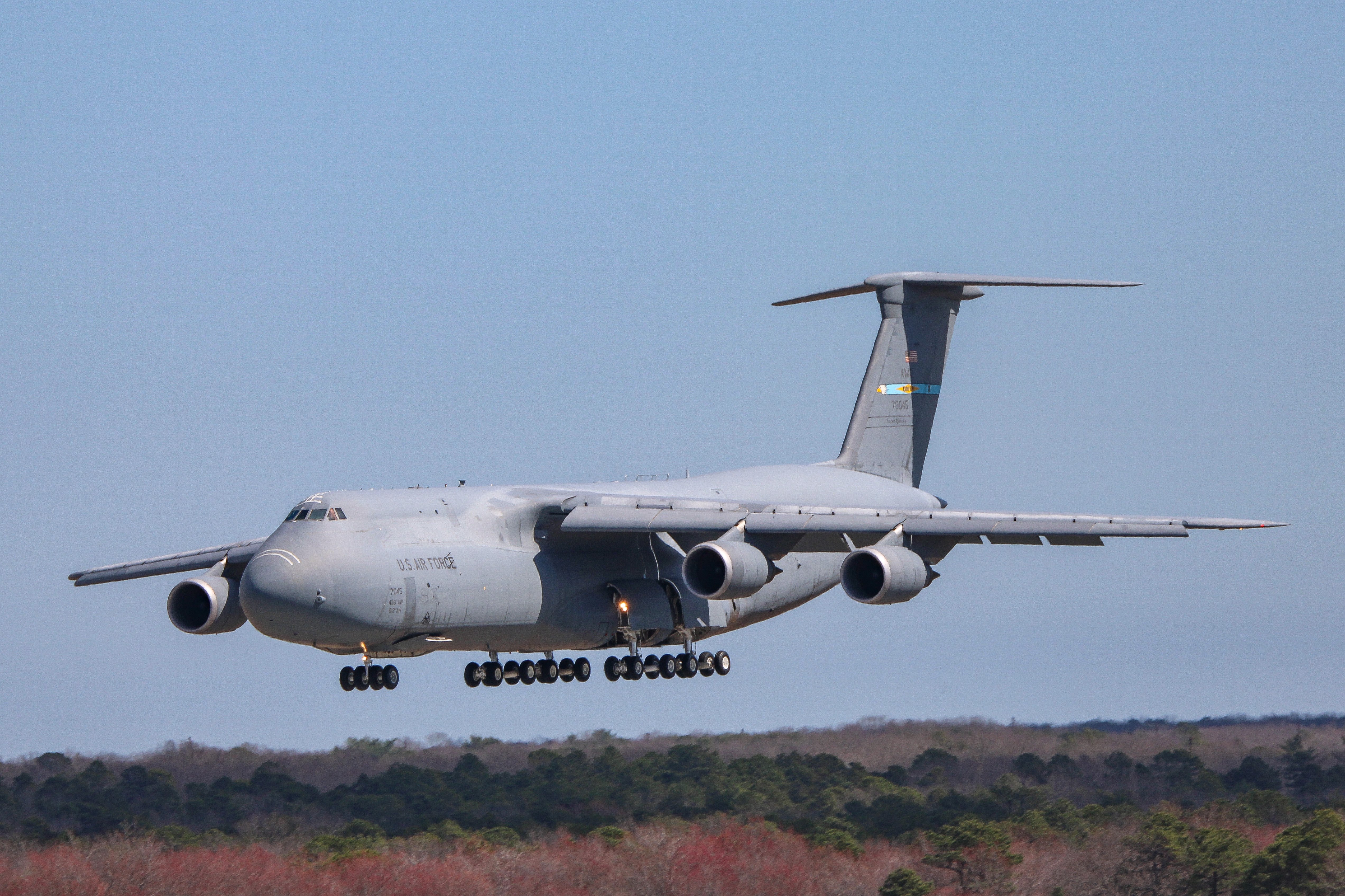Full size: USAF - United States Air Force Lockheed C-5M Super Galaxy 87-0045 at Atlantic City International Airport