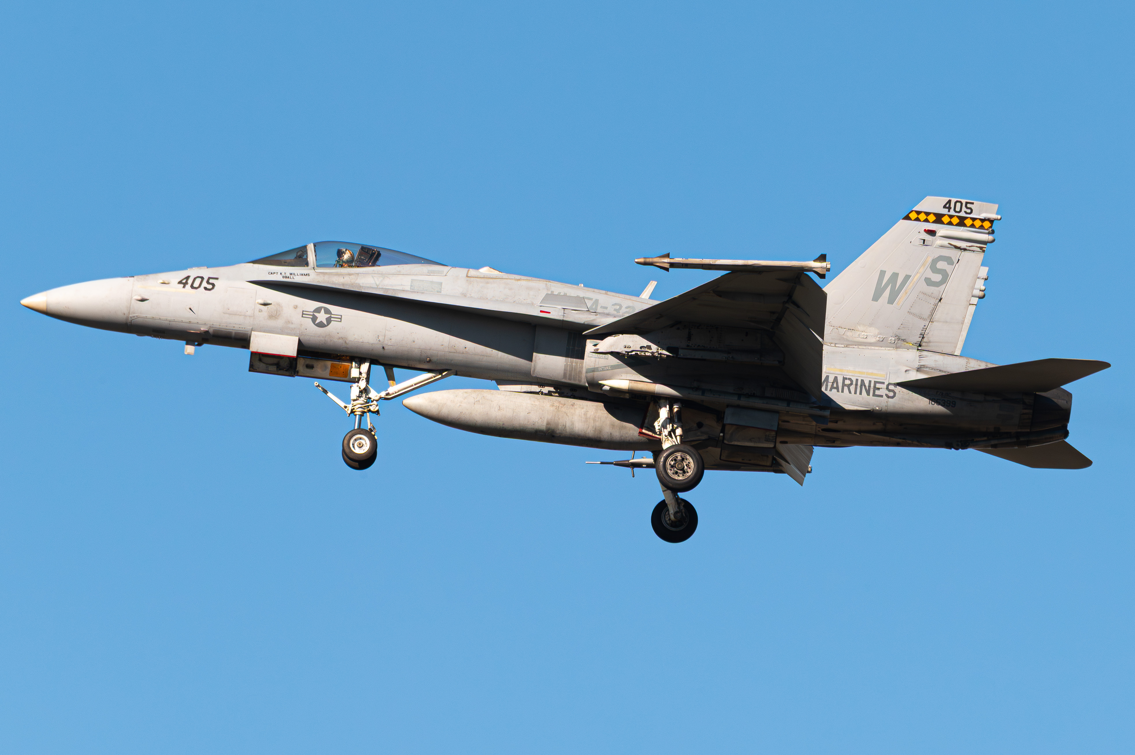 Full size: USMC - United States Marine Corp McDonnel Douglas F/A-18 Hornet 165399 at Miramar MCAS (Joe Foss Field) Airport