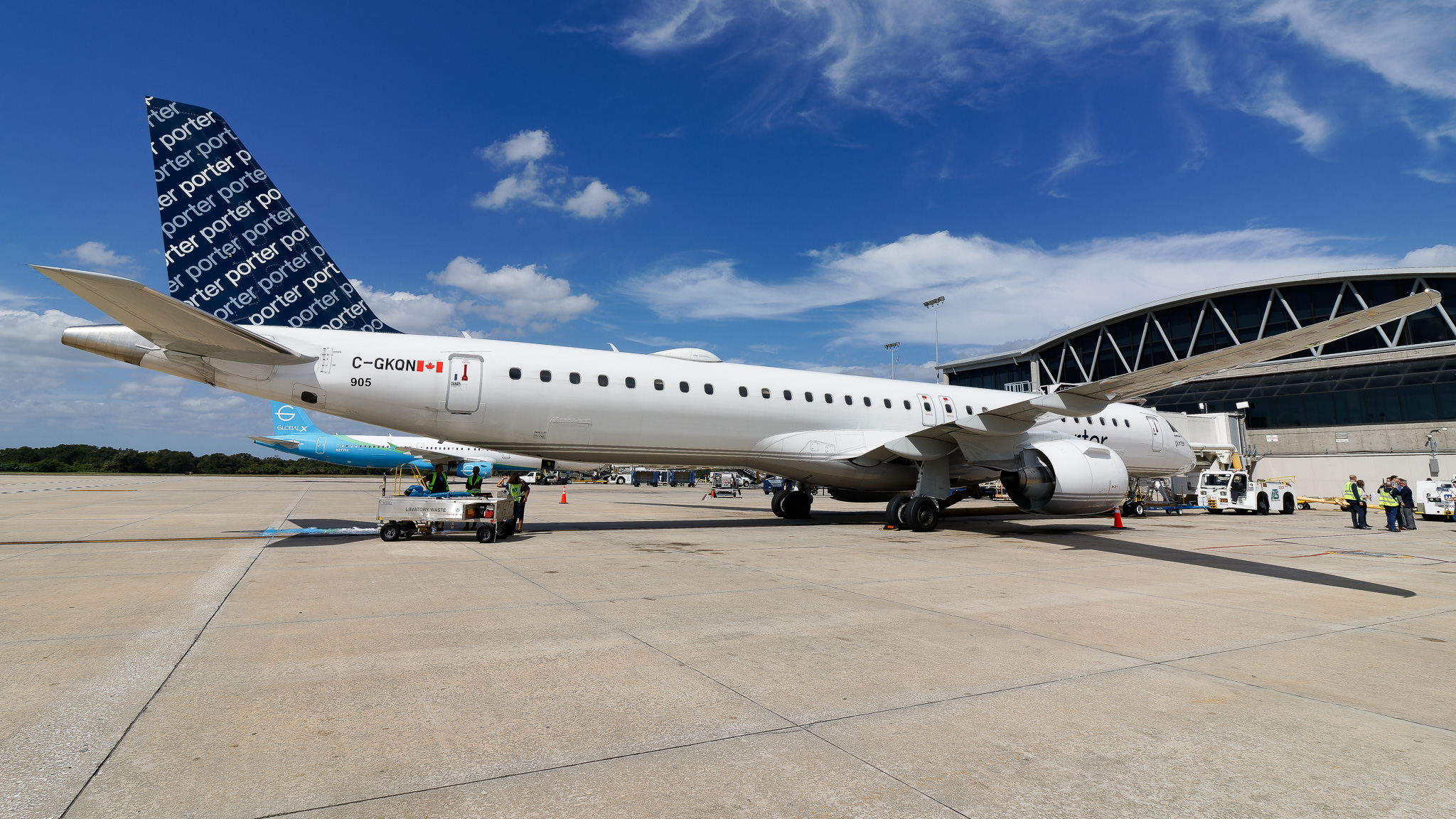 Full size: Porter Airlines Embraer E195-E2 C-GKQN at Tampa International Airport