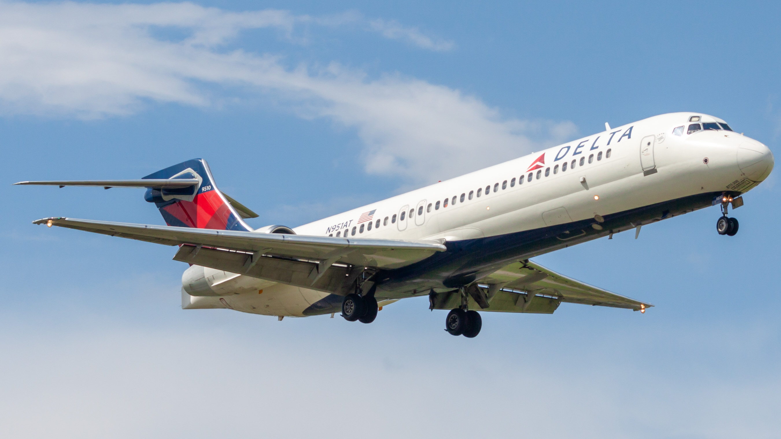 Full size: Delta Airlines Boeing 717-200 N951AT at William P Hobby Airport